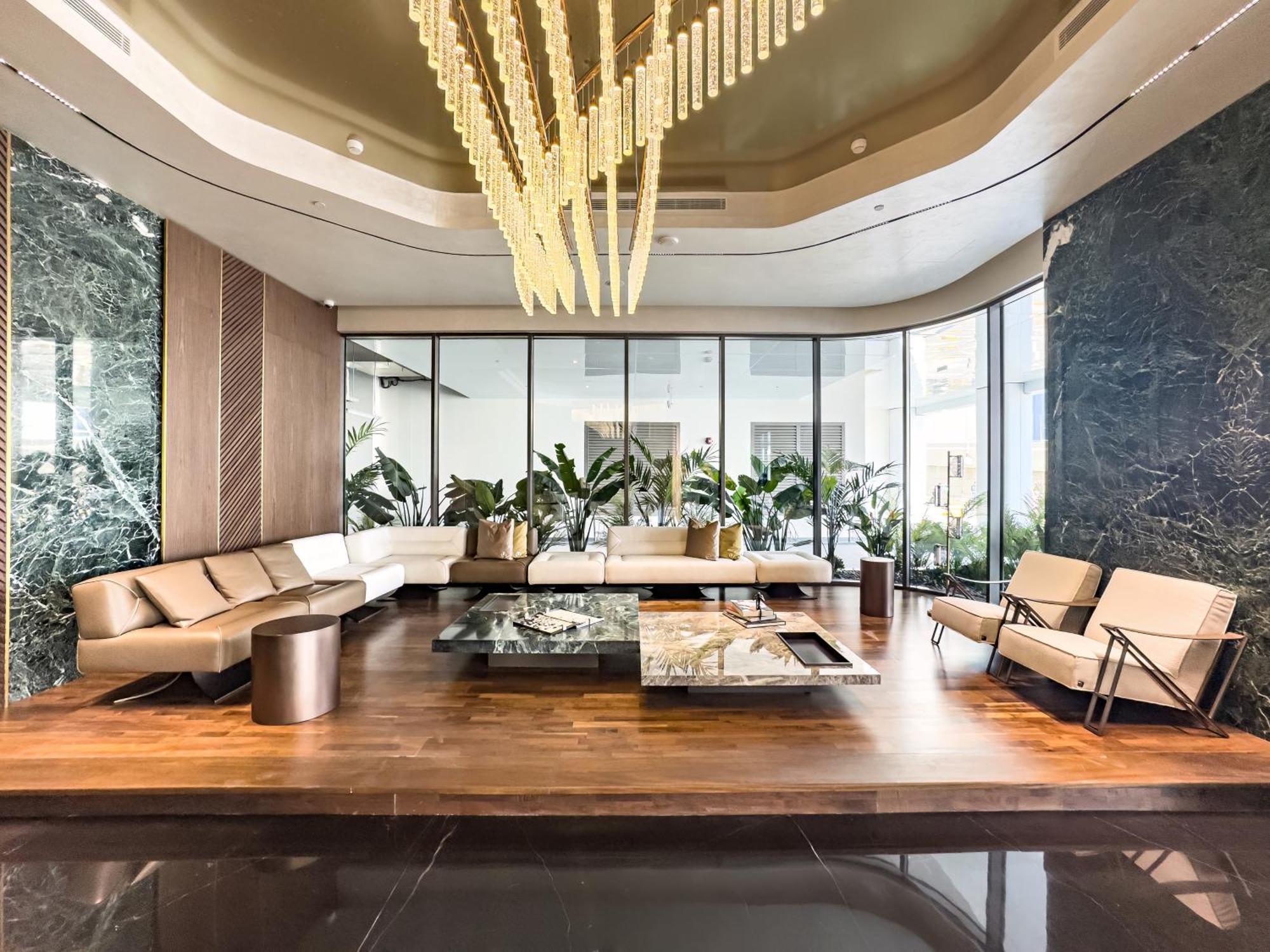 Apartment Luxury Marasi Drive, 1bdr With Private Jacuzzi