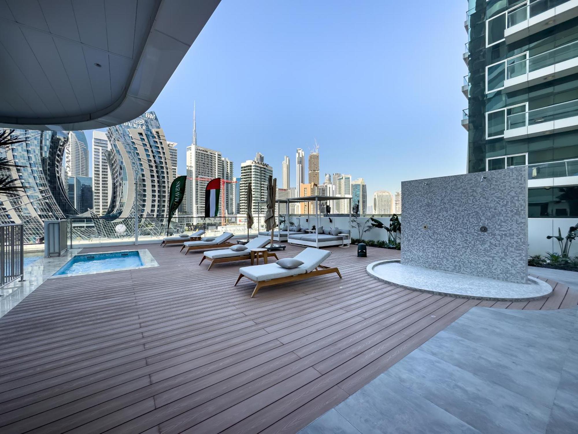 Luxury Marasi Drive, 1bdr With Private Jacuzzi Apartment *