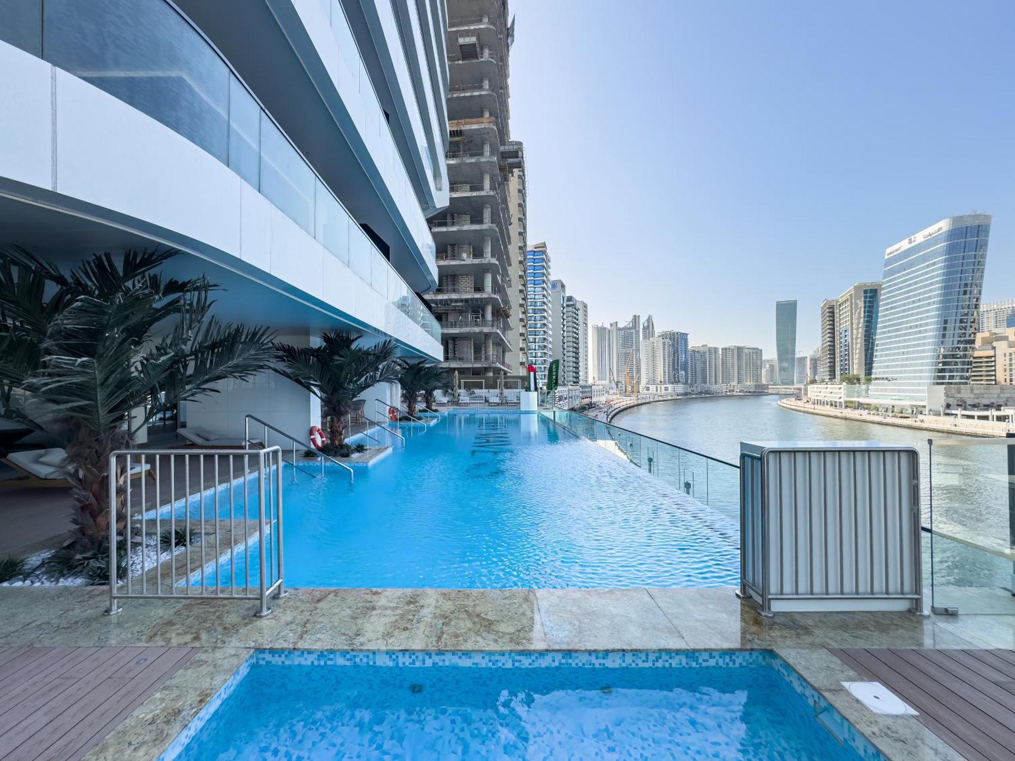 Apartment Luxury Marasi Drive, 1bdr With Private Jacuzzi *