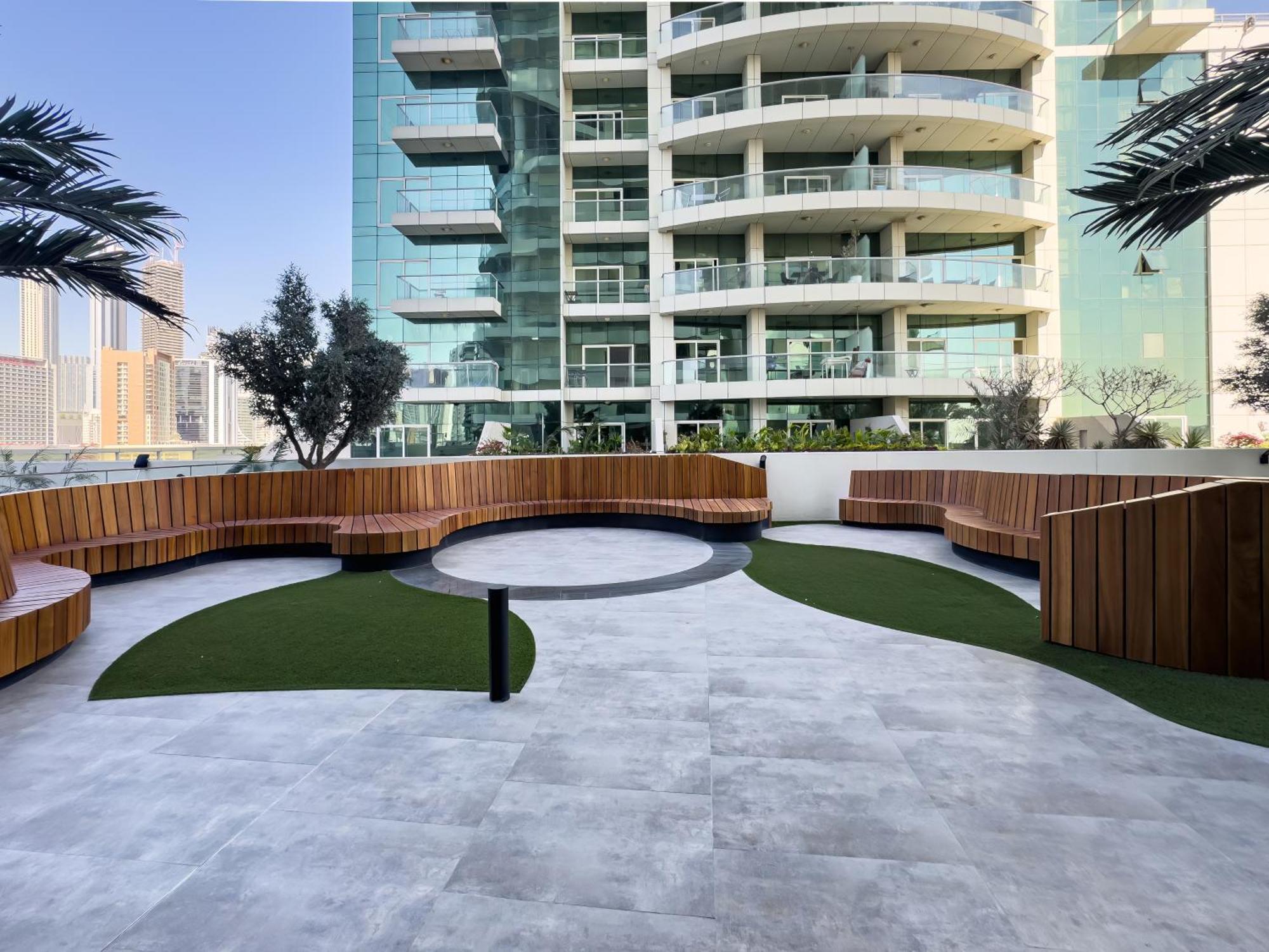 Luxury Marasi Drive, 1bdr With Private Jacuzzi