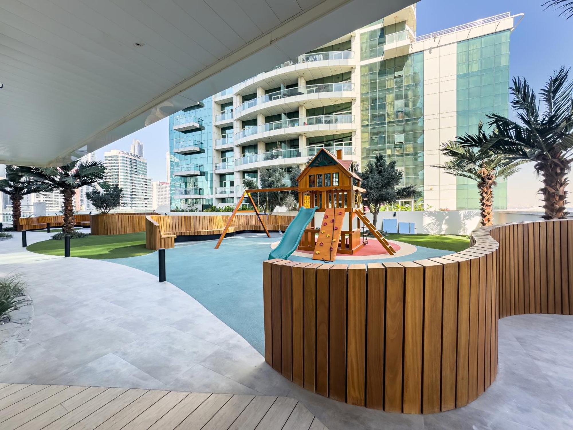 Luxury Marasi Drive, 1bdr With Private Jacuzzi Apartment
