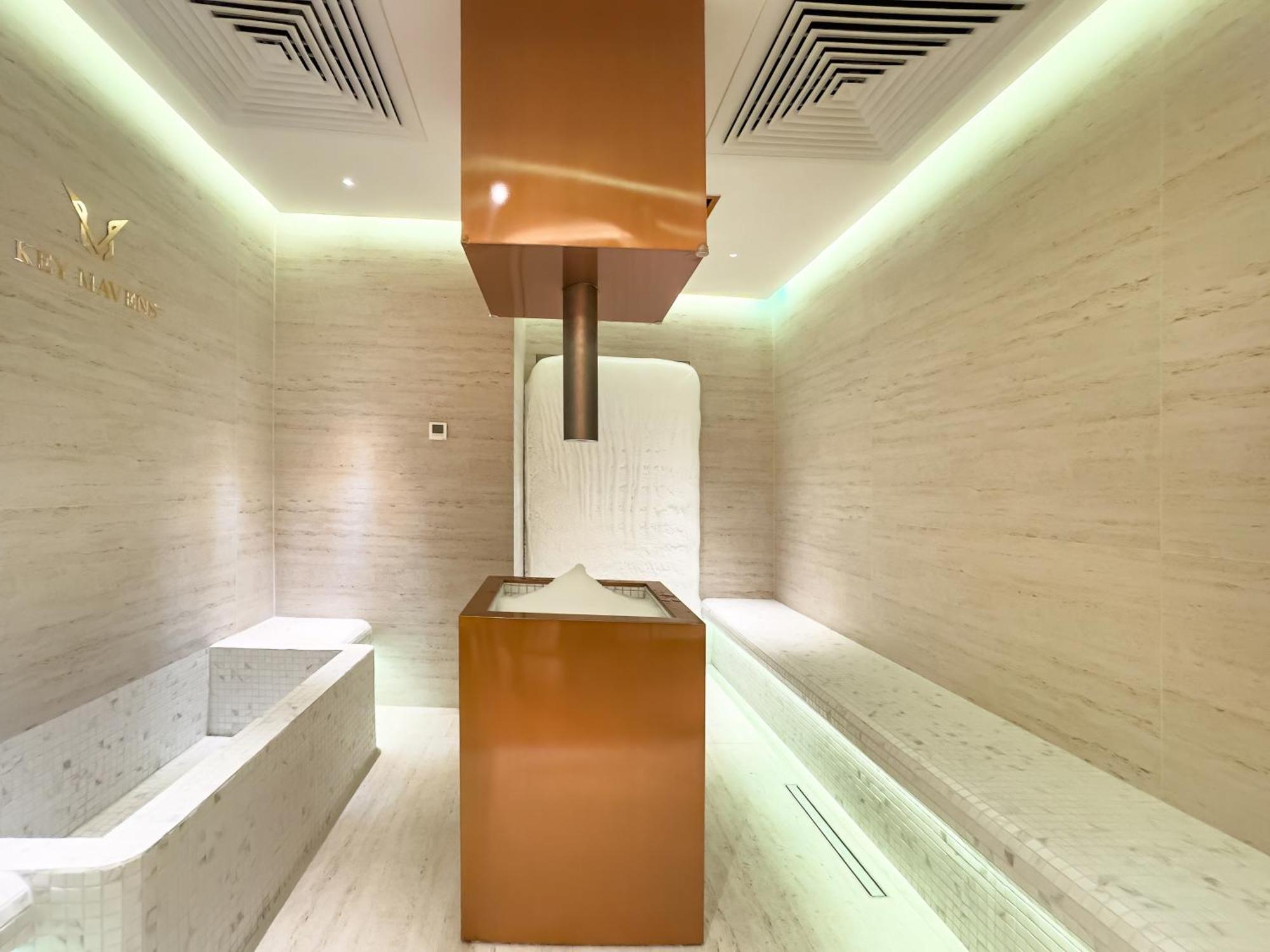 Luxury Marasi Drive, 1bdr With Private Jacuzzi Apartment *