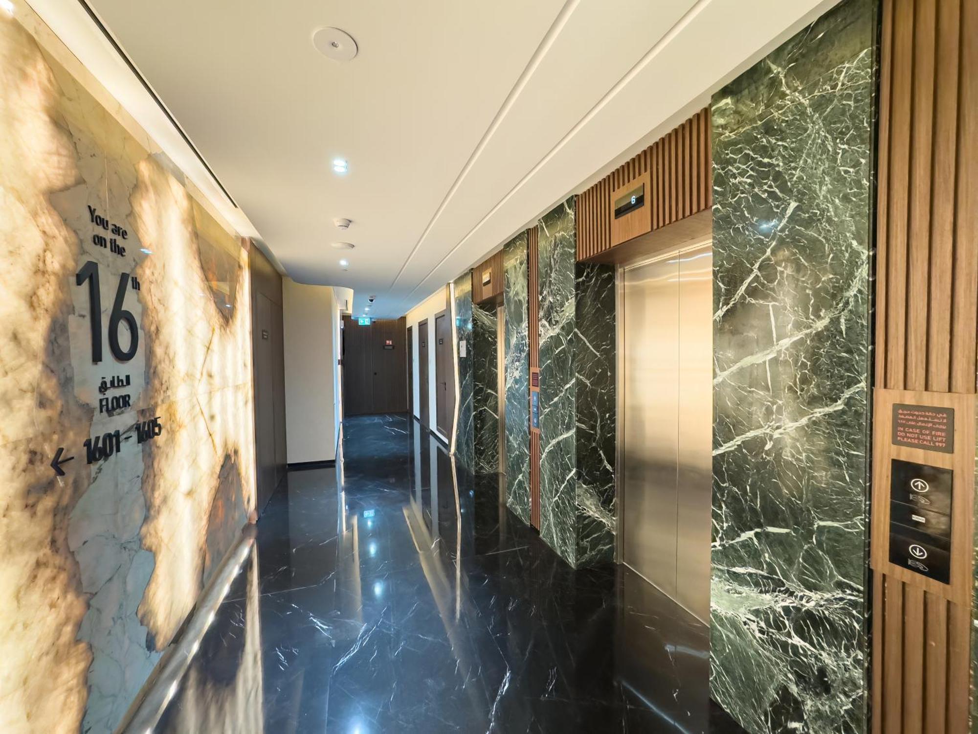 Apartment Luxury Marasi Drive, 1bdr With Private Jacuzzi *