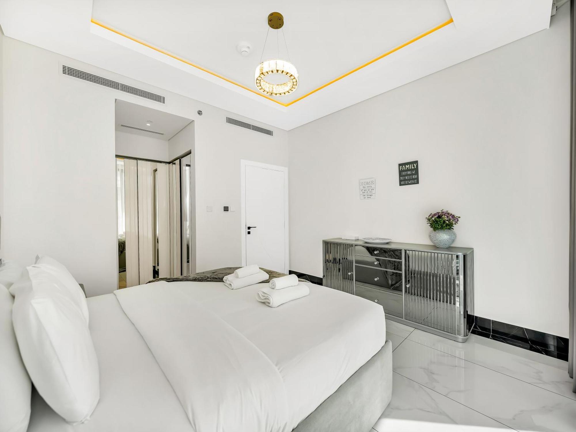 Luxury Marasi Drive, 1bdr With Private Jacuzzi Apartment *
