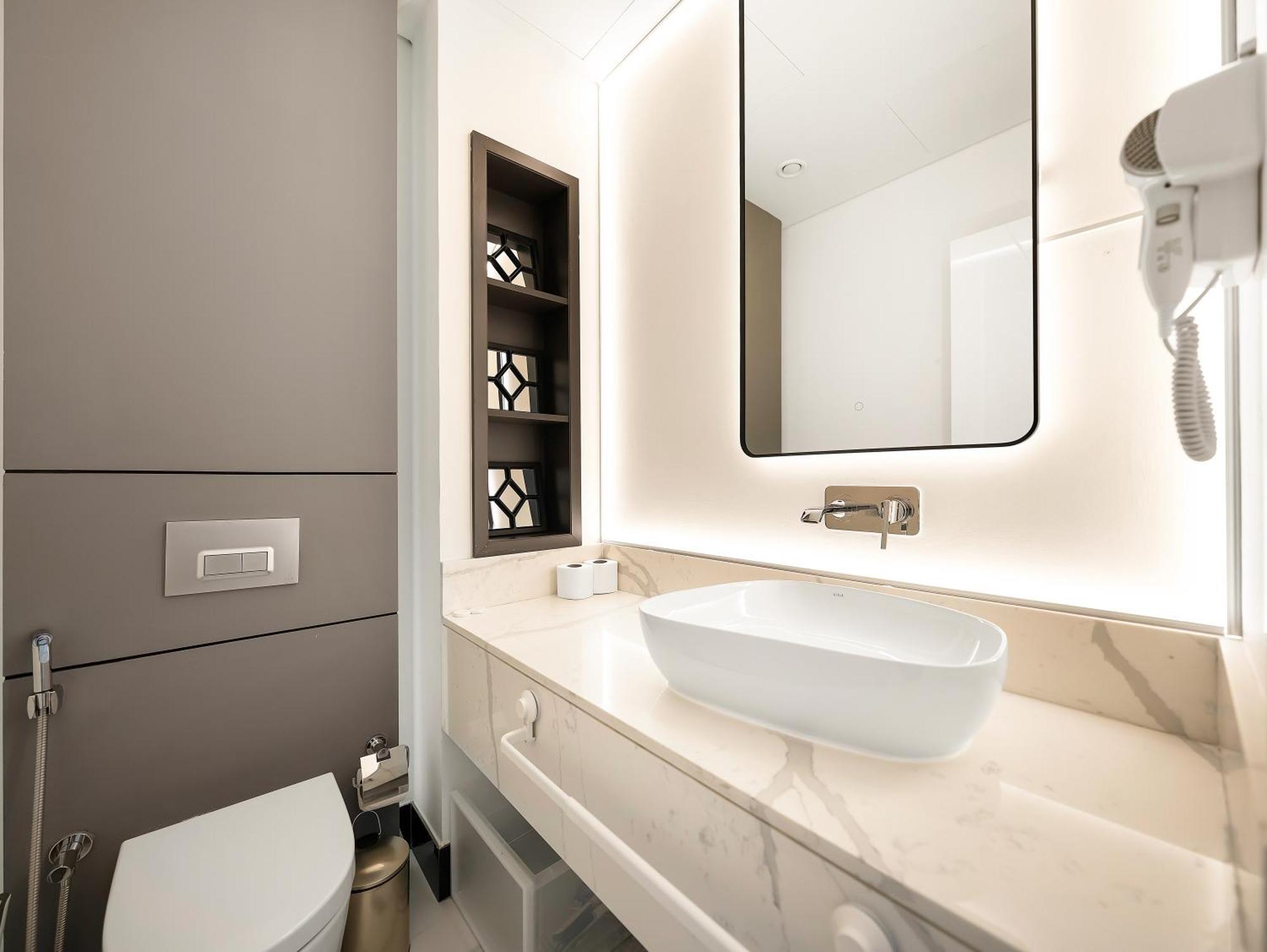 Luxury Marasi Drive, 1bdr With Private Jacuzzi * Dubai