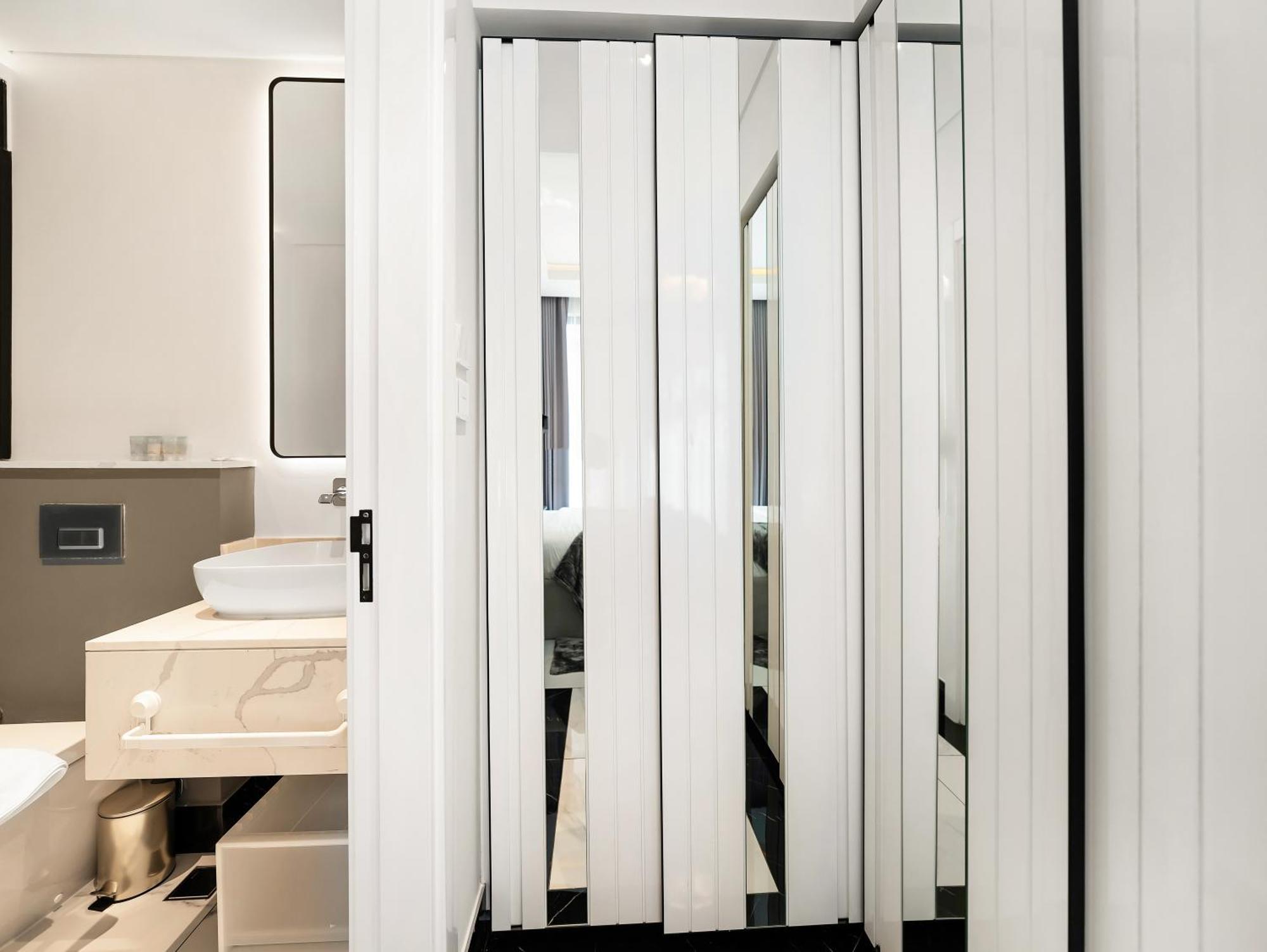 Apartment Luxury Marasi Drive, 1bdr With Private Jacuzzi *
