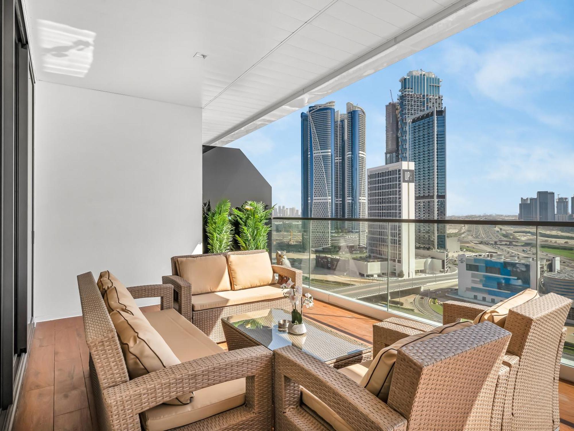 Luxury Marasi Drive, 1bdr With Private Jacuzzi *