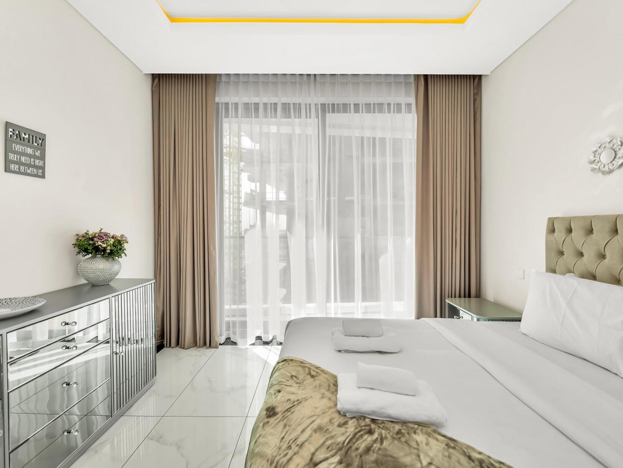 Luxury Marasi Drive, 1bdr With Private Jacuzzi