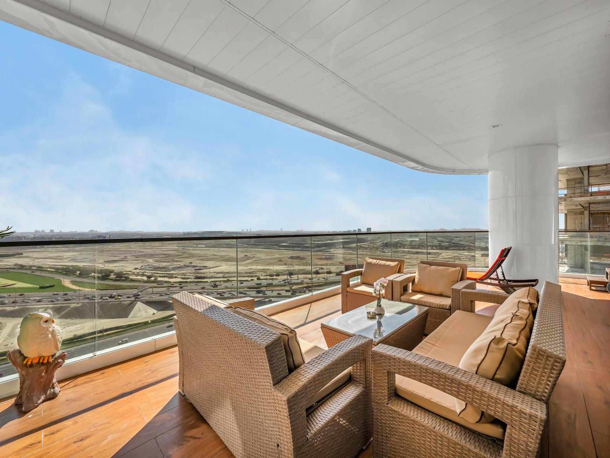 Luxury Marasi Drive, 1bdr With Private Jacuzzi Apartment *