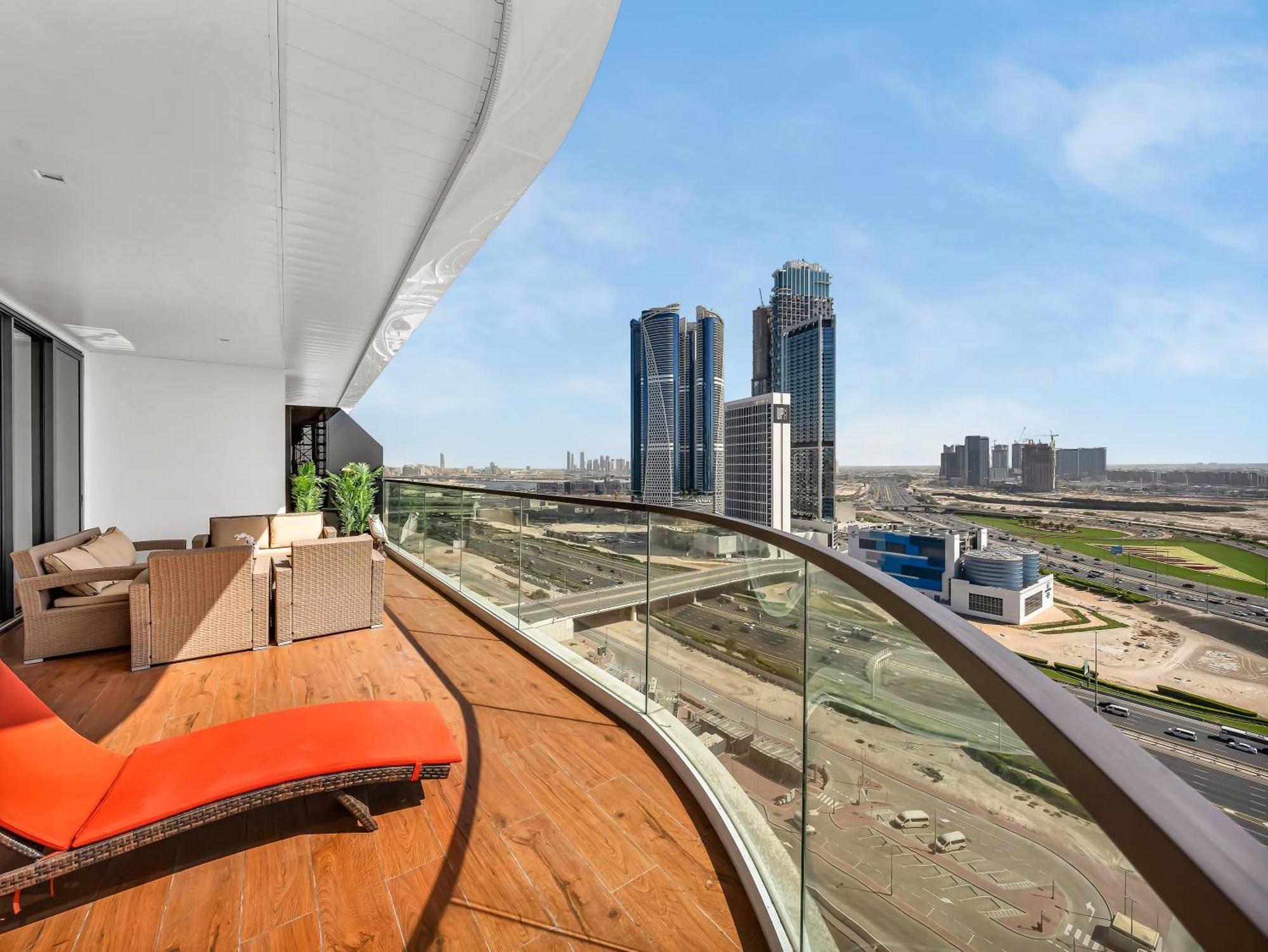 Luxury Marasi Drive, 1bdr With Private Jacuzzi