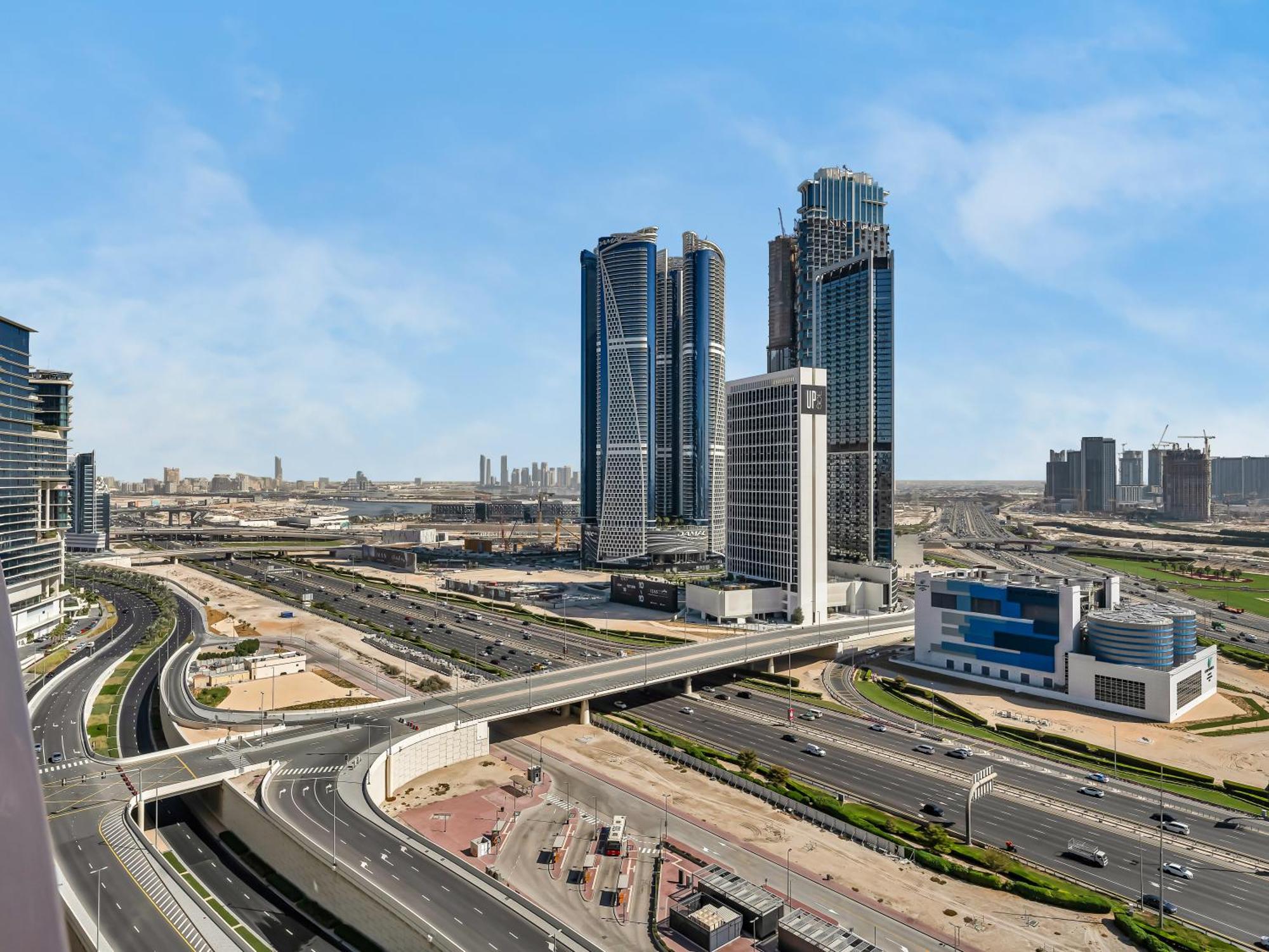 Apartment Luxury Marasi Drive, 1bdr With Private Jacuzzi