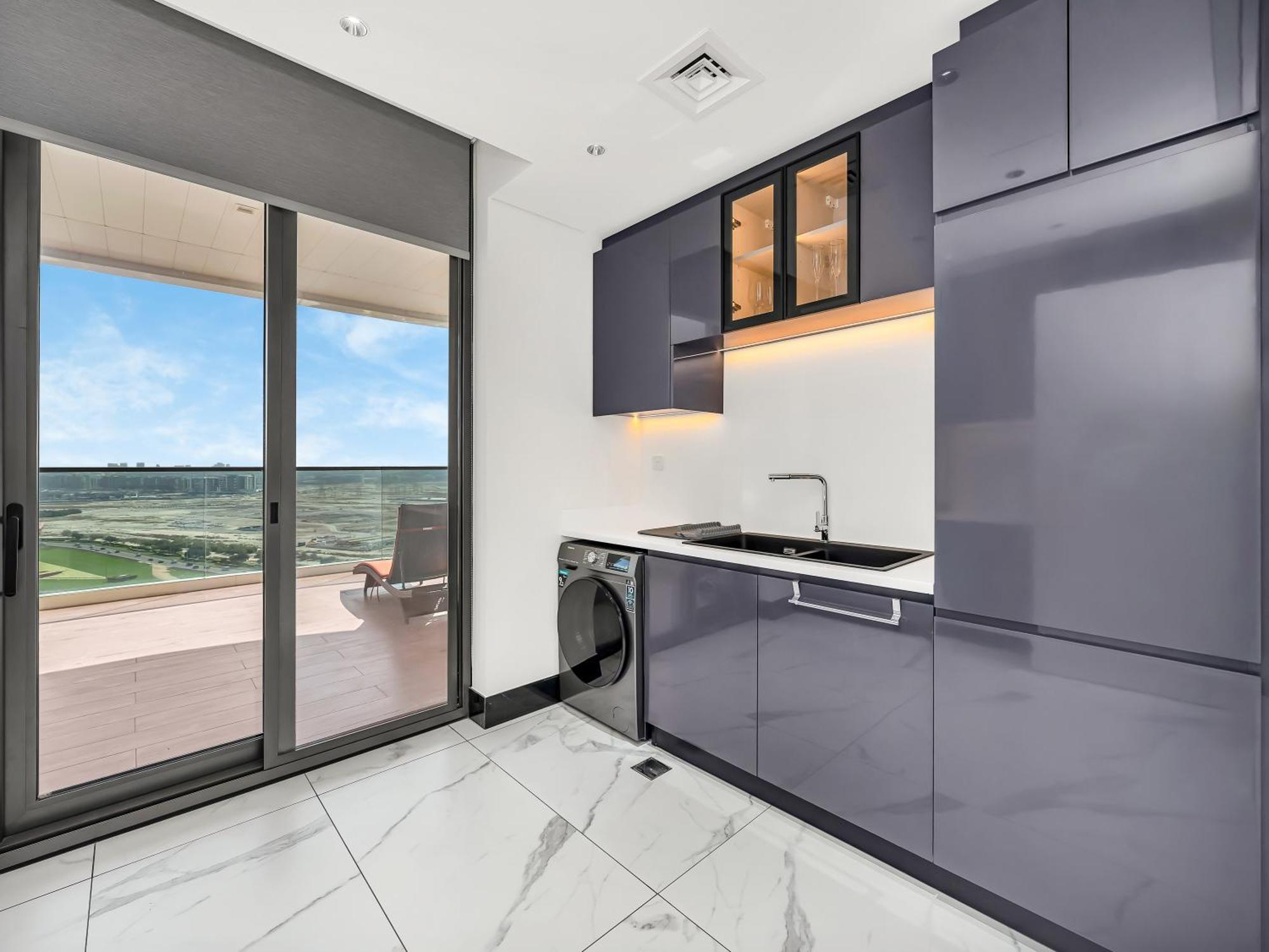 Apartment Luxury Marasi Drive, 1bdr With Private Jacuzzi