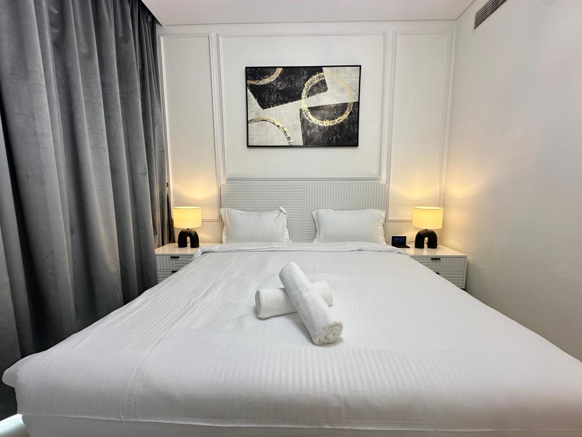 5242 Emaar T1 Marina - Infinity Homes Apartment