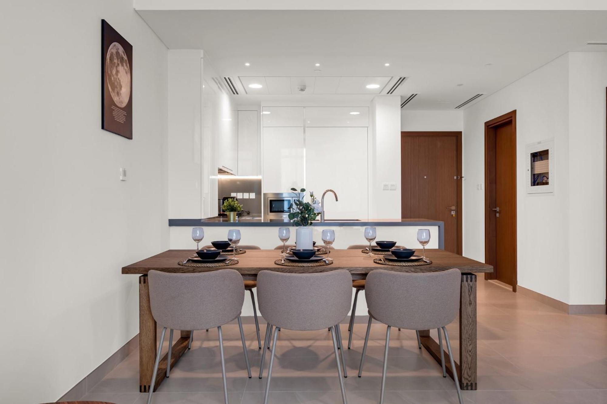 Canalfront - Location Up To 7 Guests * Dubai