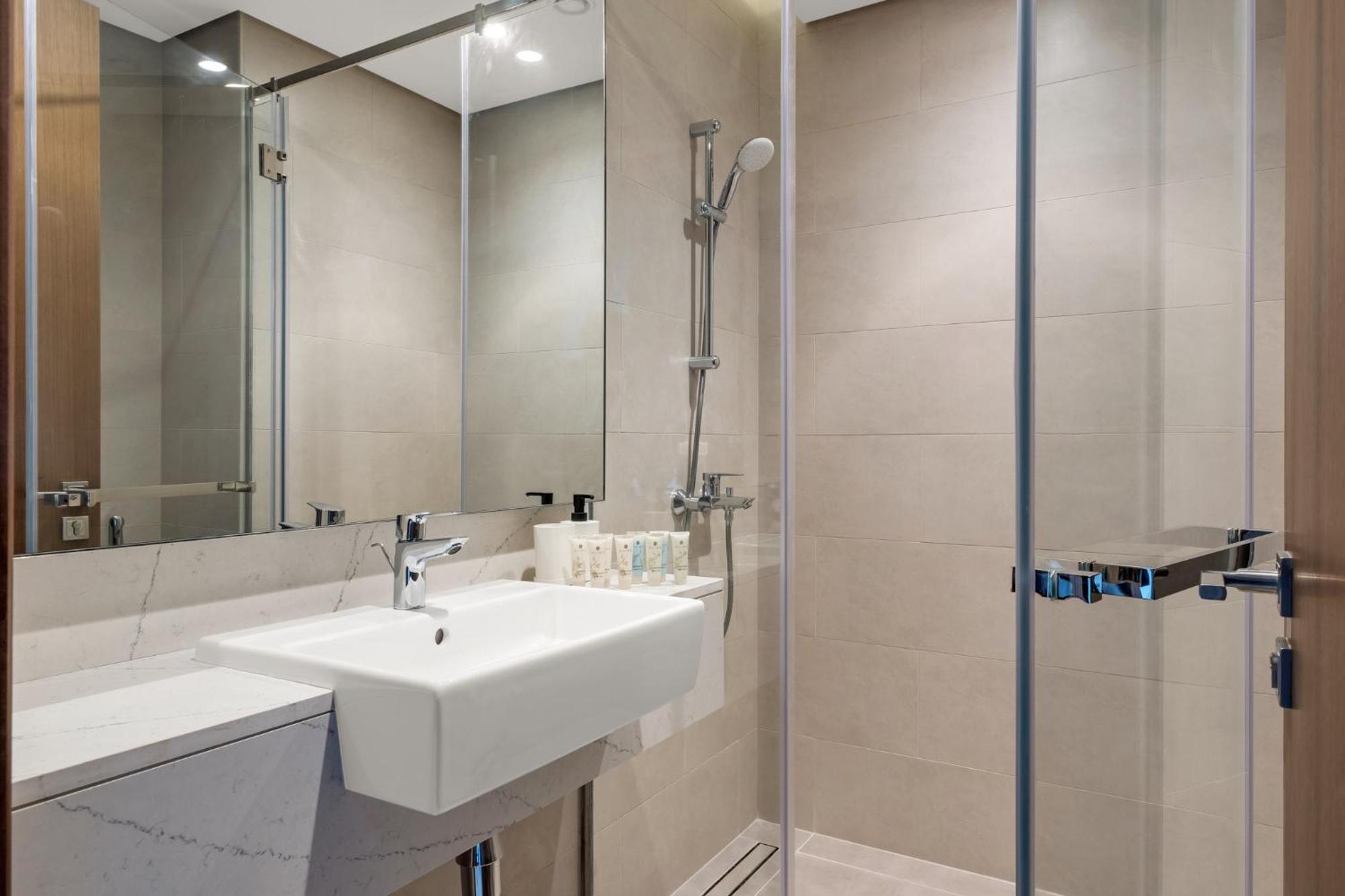 Canalfront - Location Up To 7 Guests Dubai