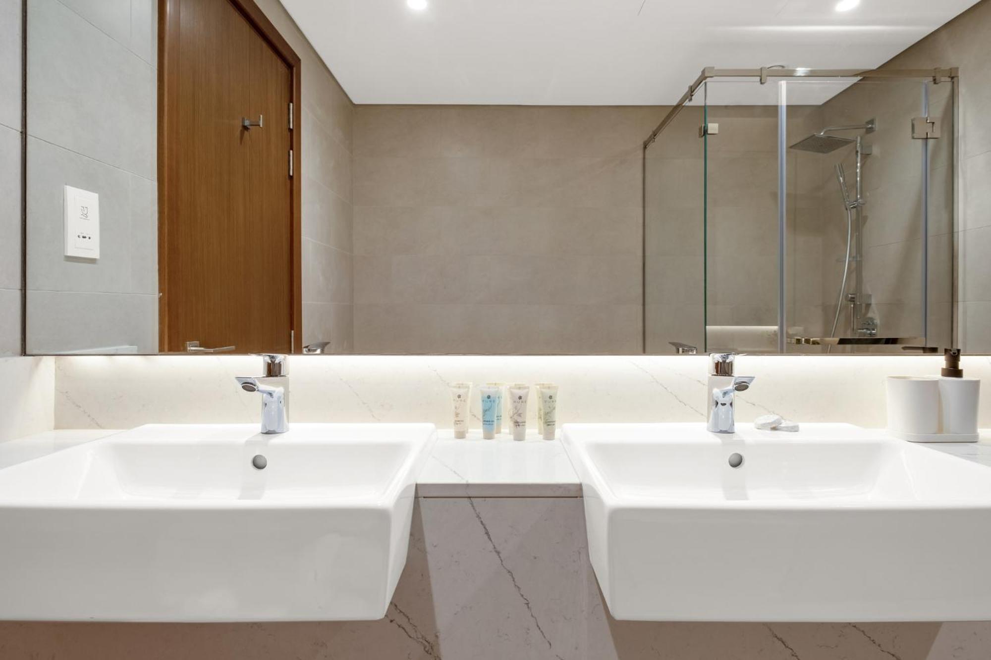 Apartment Canalfront - Location Up To 7 Guests Dubai