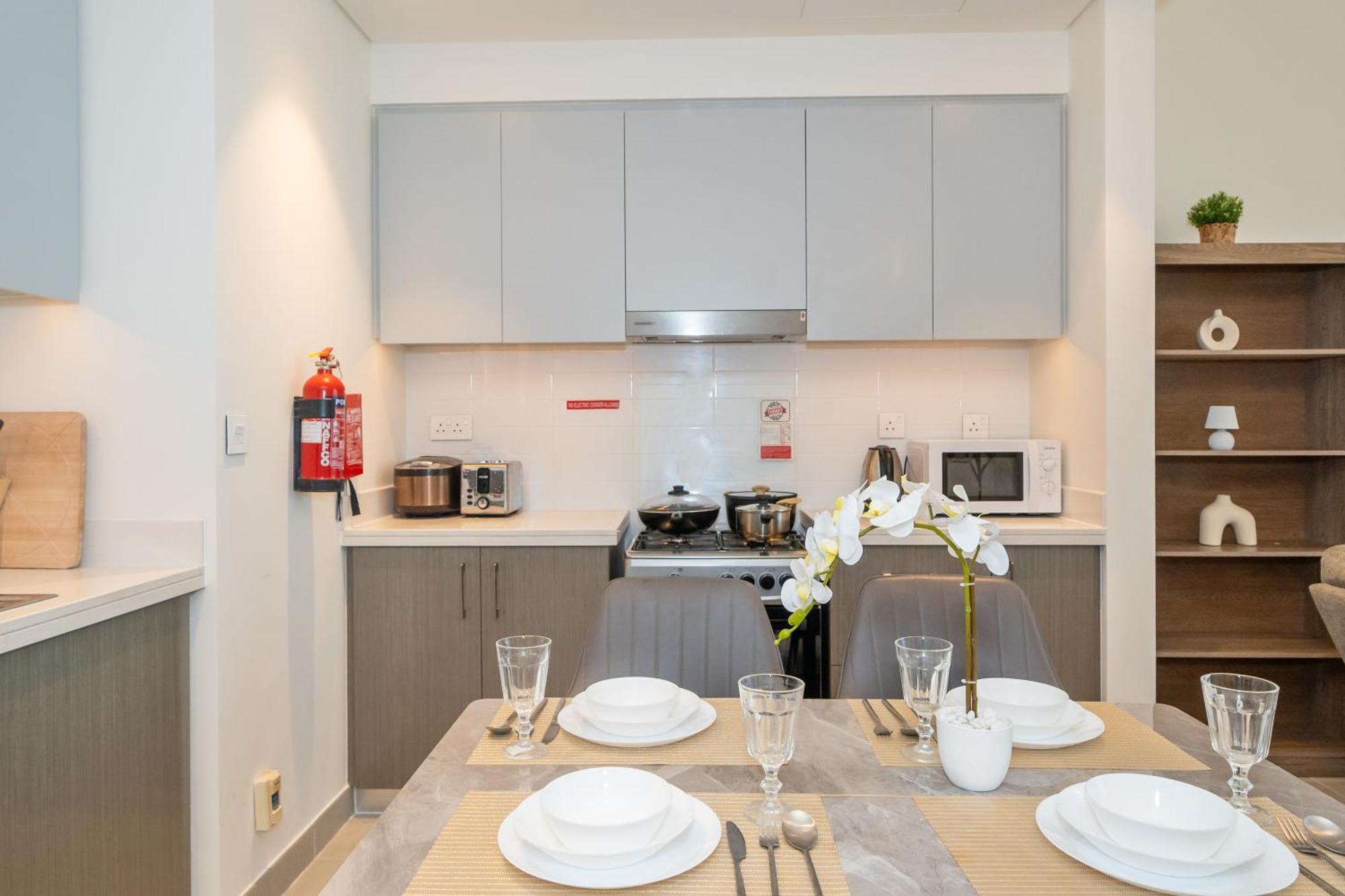 2br With Pool & Gym 2mins To Burj & Mall Dubai