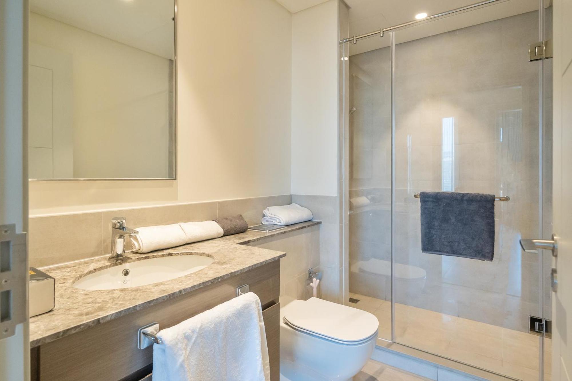 Apartment 2br With Pool & Gym 2mins To Burj & Mall