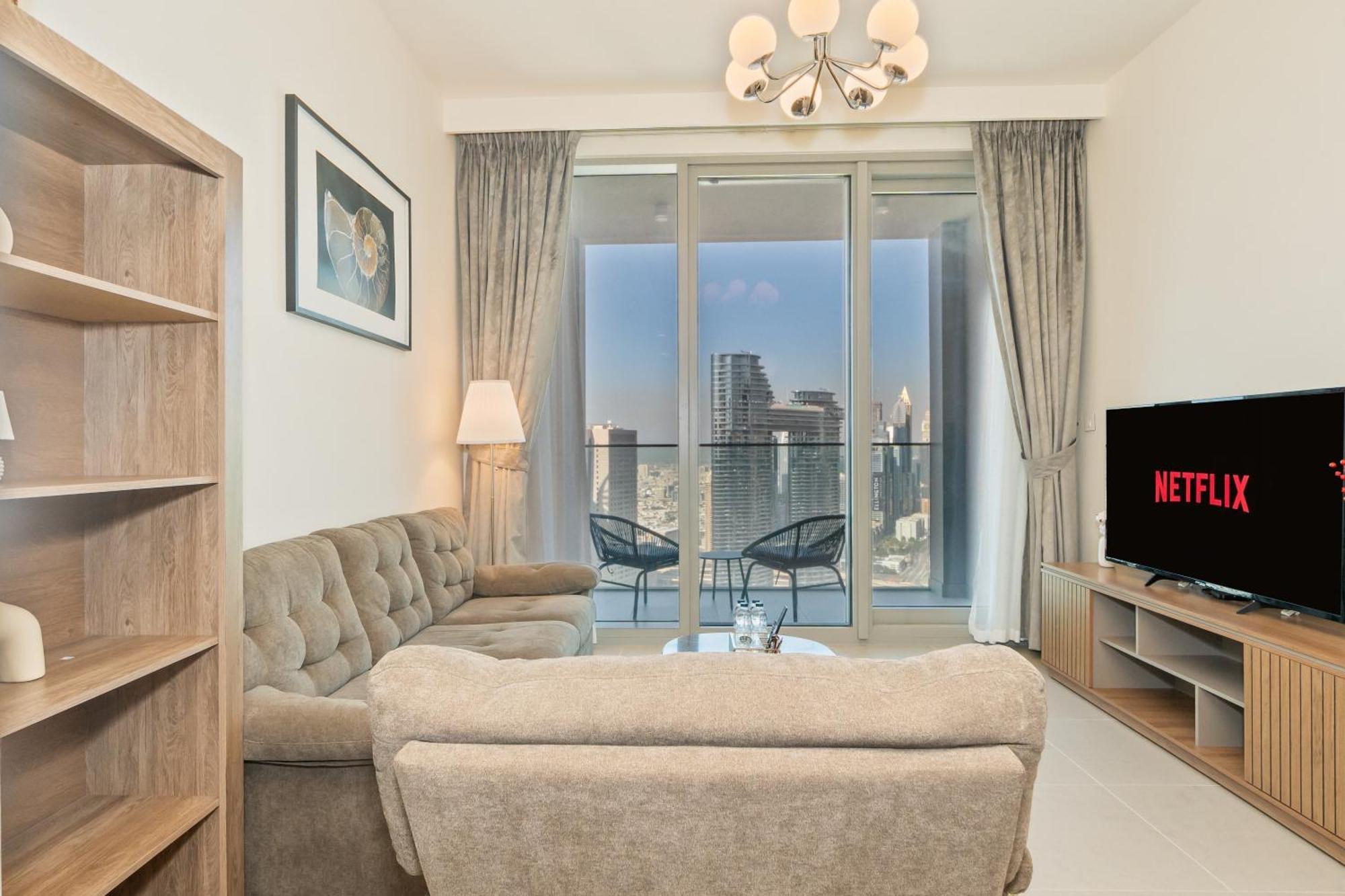 2br With Pool & Gym 2mins To Burj & Mall Apartment *