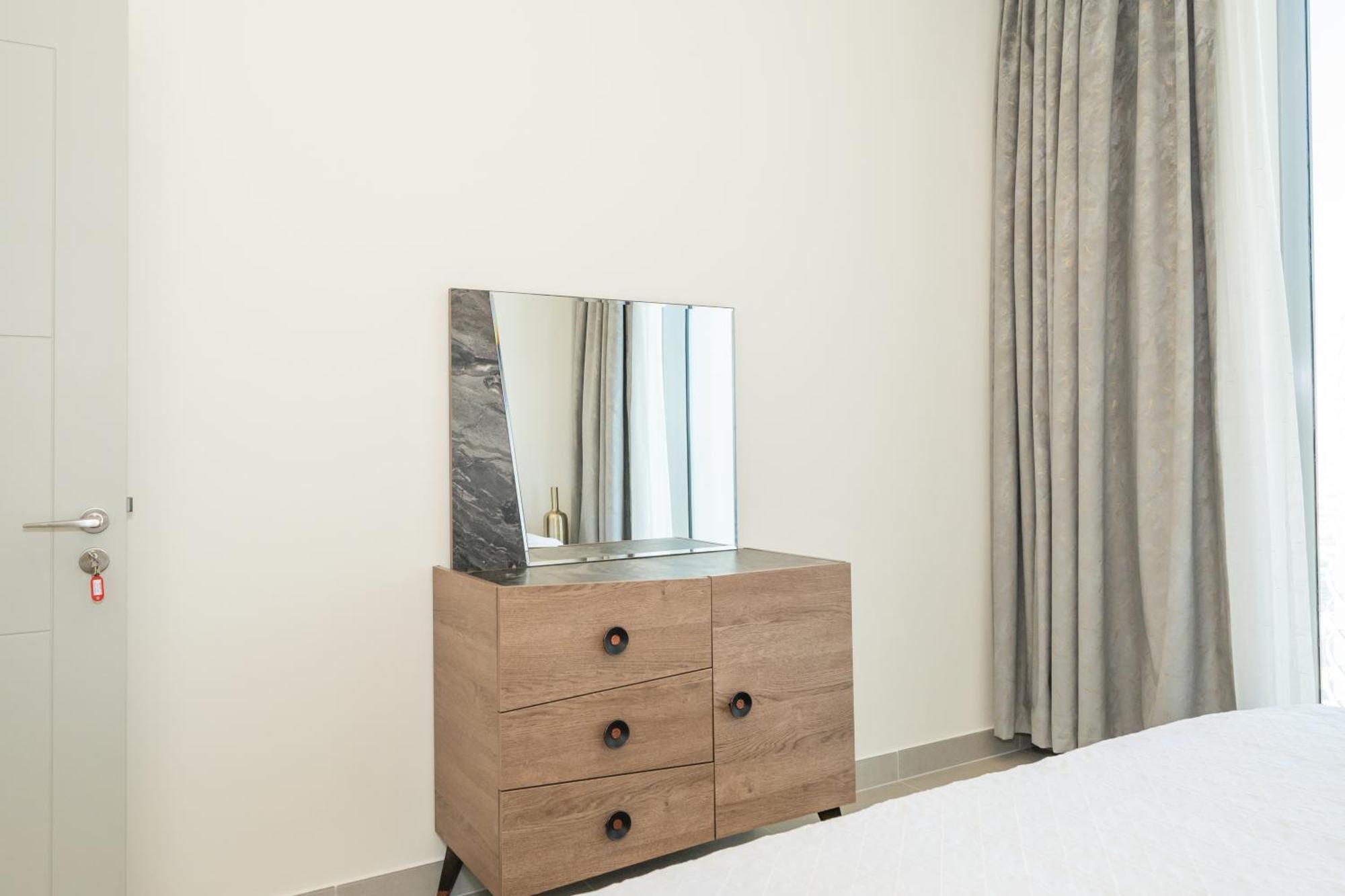 Apartment 2br With Pool & Gym 2mins To Burj & Mall Dubai