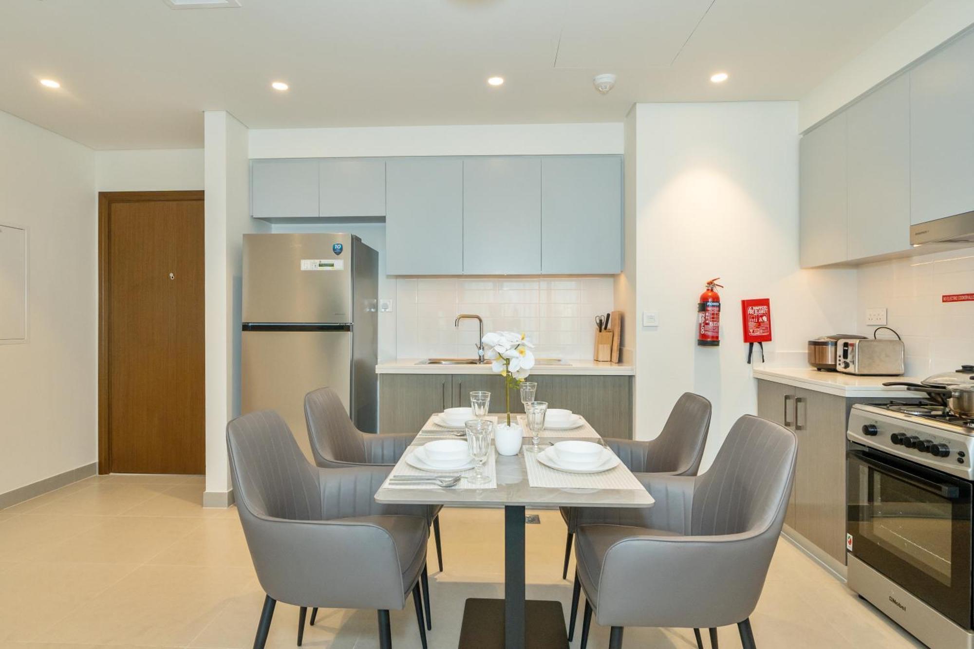 Apartment 2br With Pool & Gym 2mins To Burj & Mall