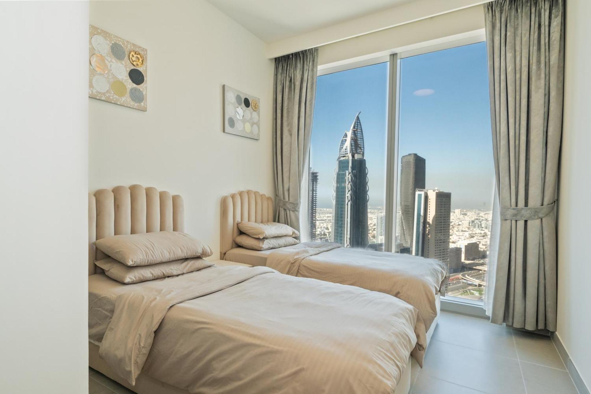 Apartment 2br With Pool & Gym 2mins To Burj & Mall *
