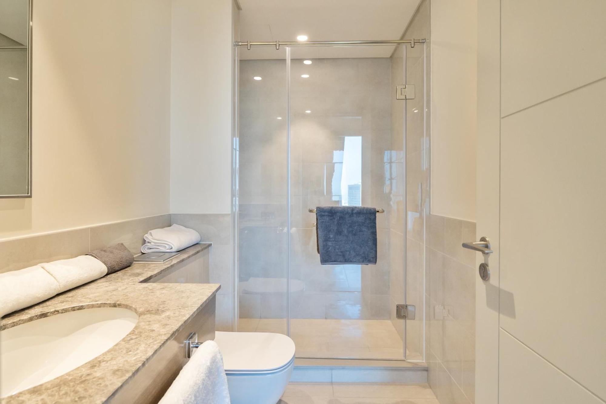 2br With Pool & Gym 2mins To Burj & Mall *