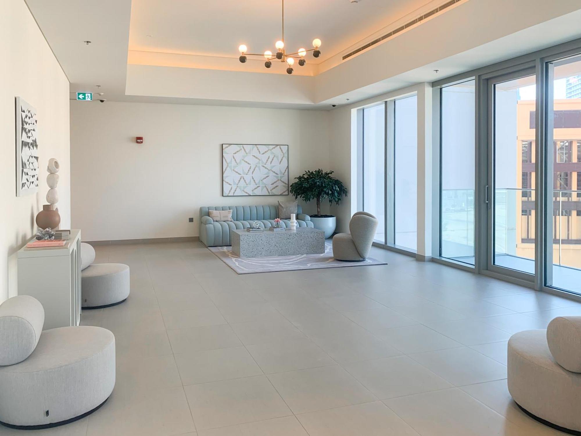 2br With Pool & Gym 2mins To Burj & Mall Apartment Dubai