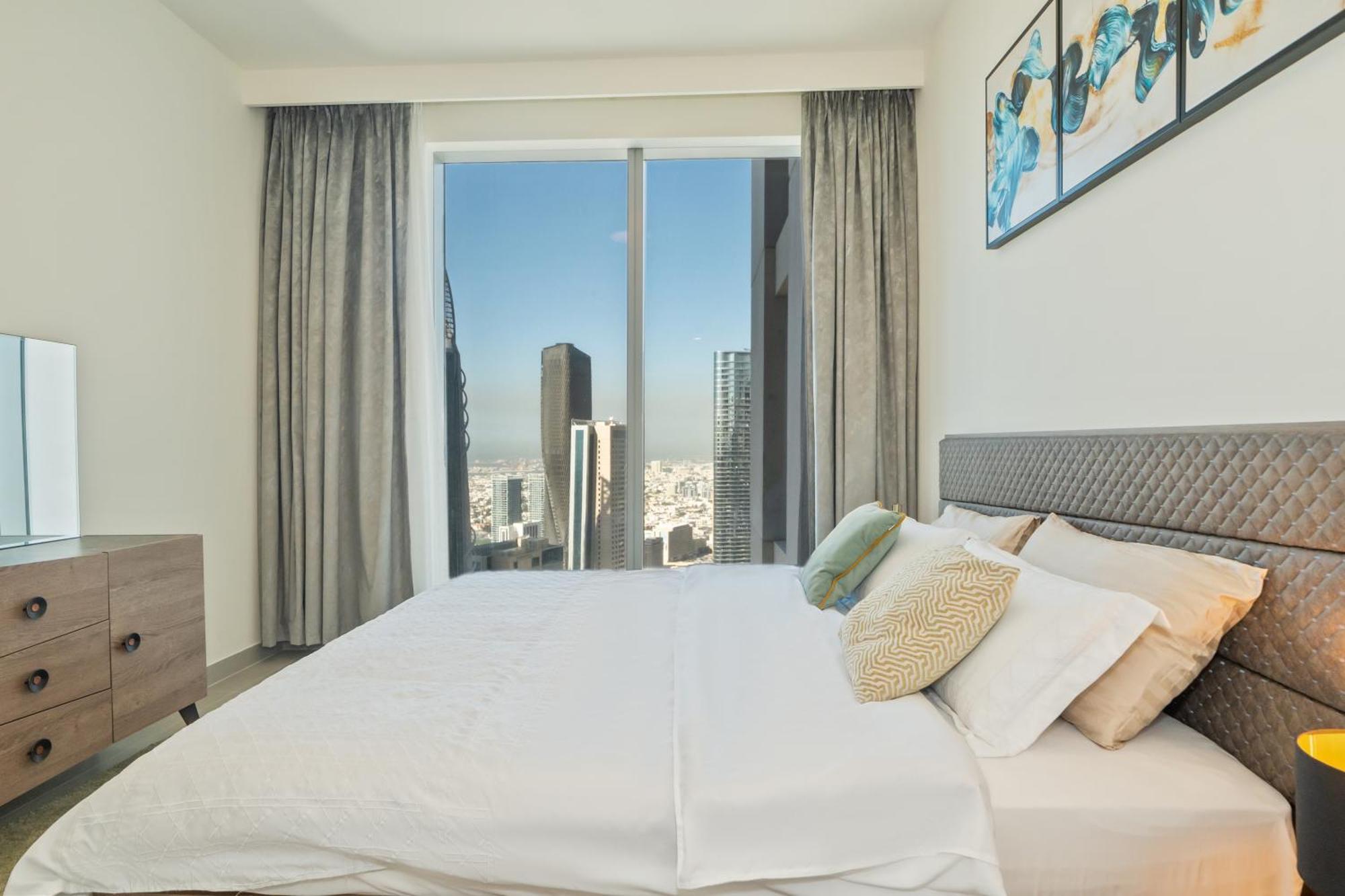 2br With Pool & Gym 2mins To Burj & Mall Apartment