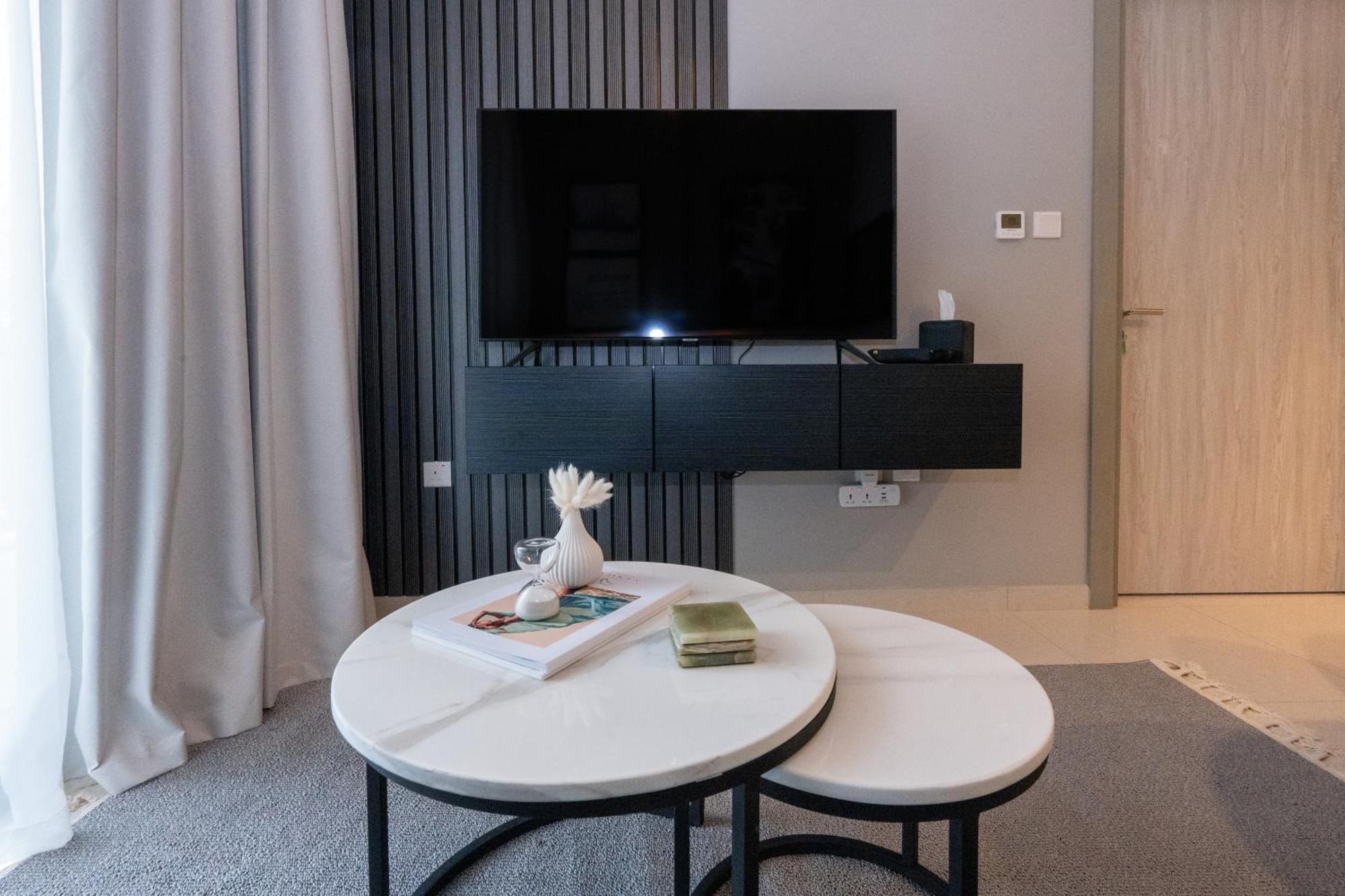 Keyrock Living - Zada Tower With Pool & Gym Access Apartment *