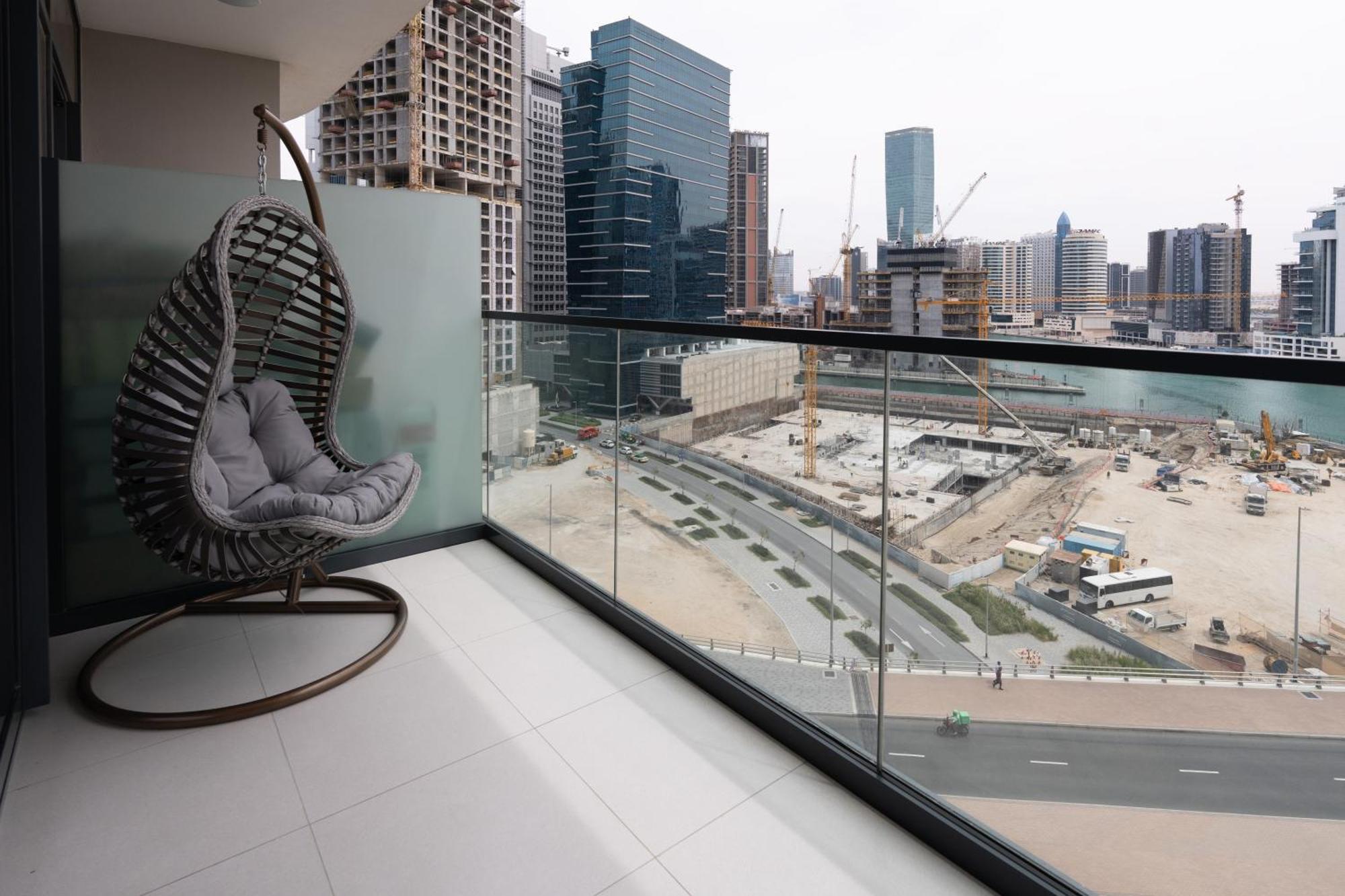 Keyrock Living - Zada Tower With Pool & Gym Access Apartment *