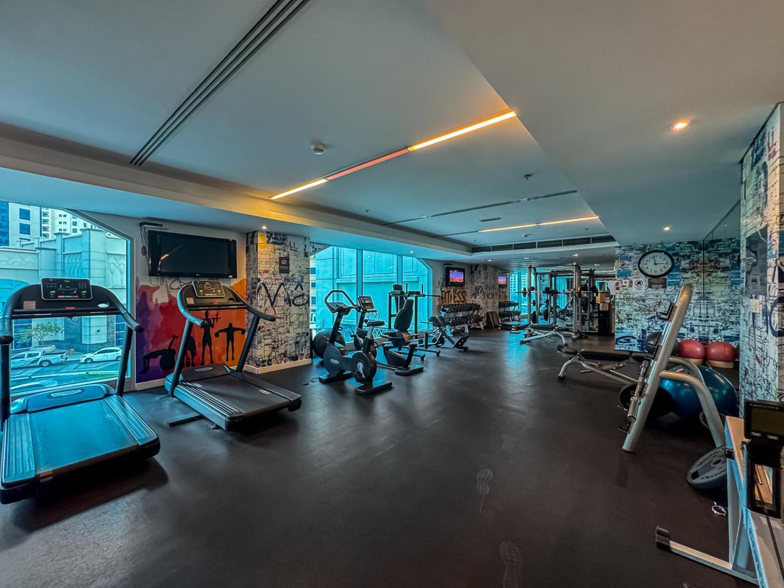 Apartment With Pool, Gym, Squash And Badminton Courts *
