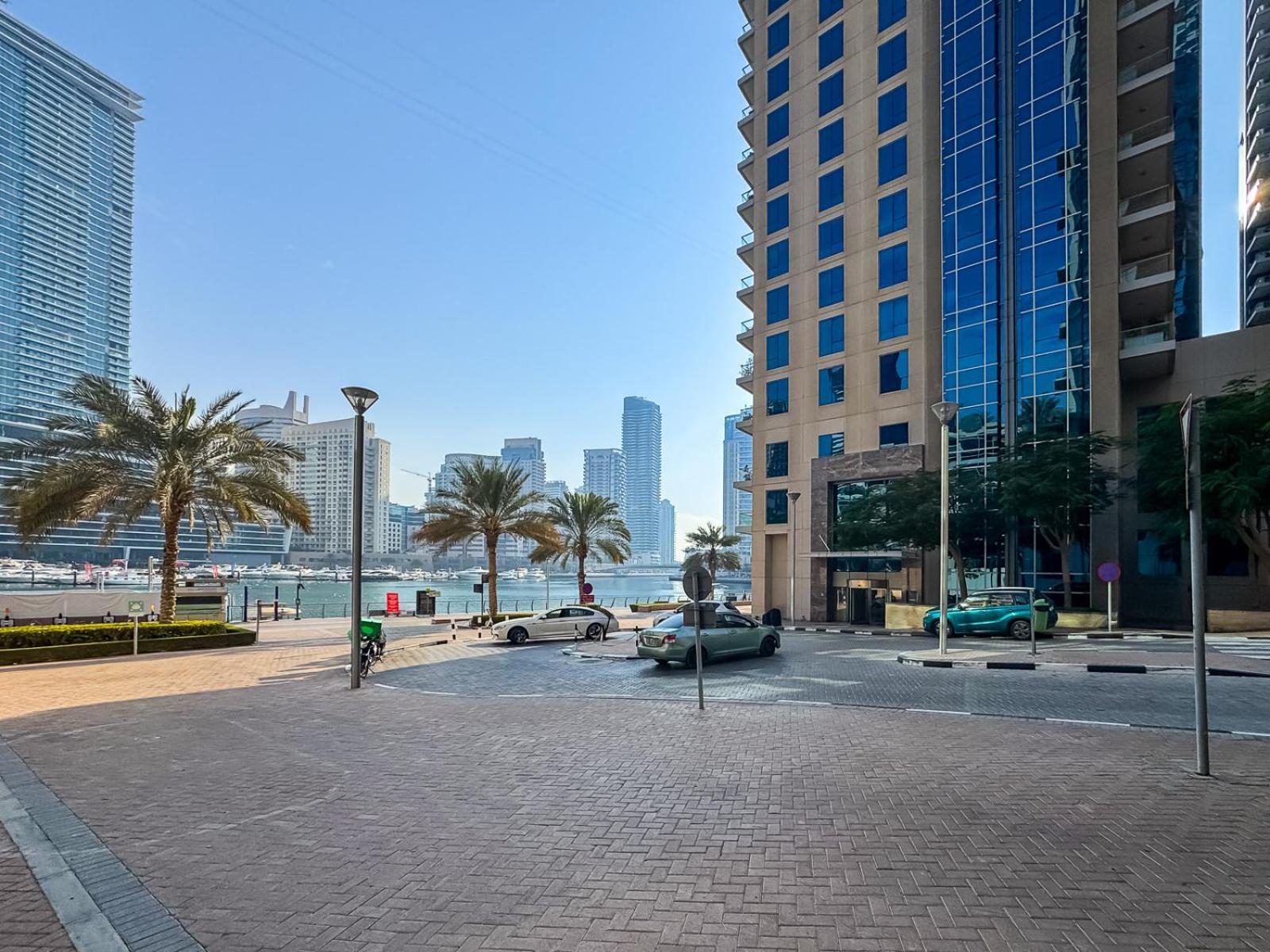 Apartment With Pool, Gym, Squash And Badminton Courts Dubai