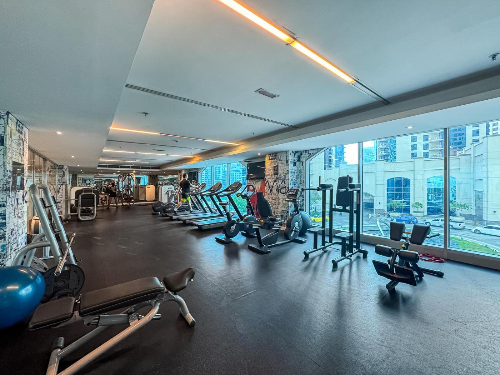 With Pool, Gym, Squash And Badminton Courts Apartment Dubai