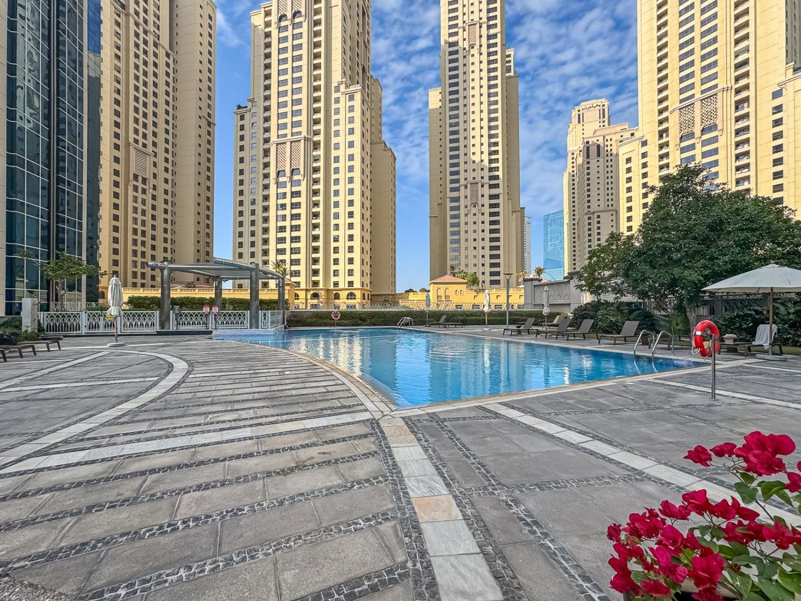 With Pool, Gym, Squash And Badminton Courts * Dubai