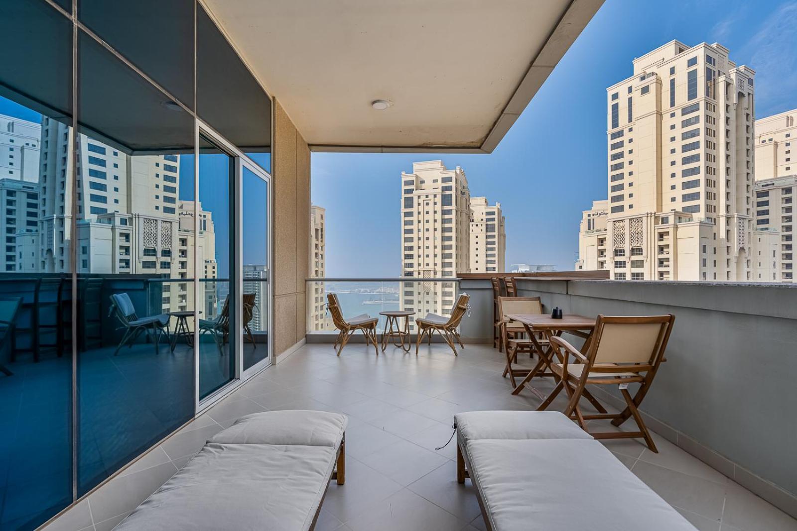 With Pool, Gym, Squash And Badminton Courts Apartment Dubai