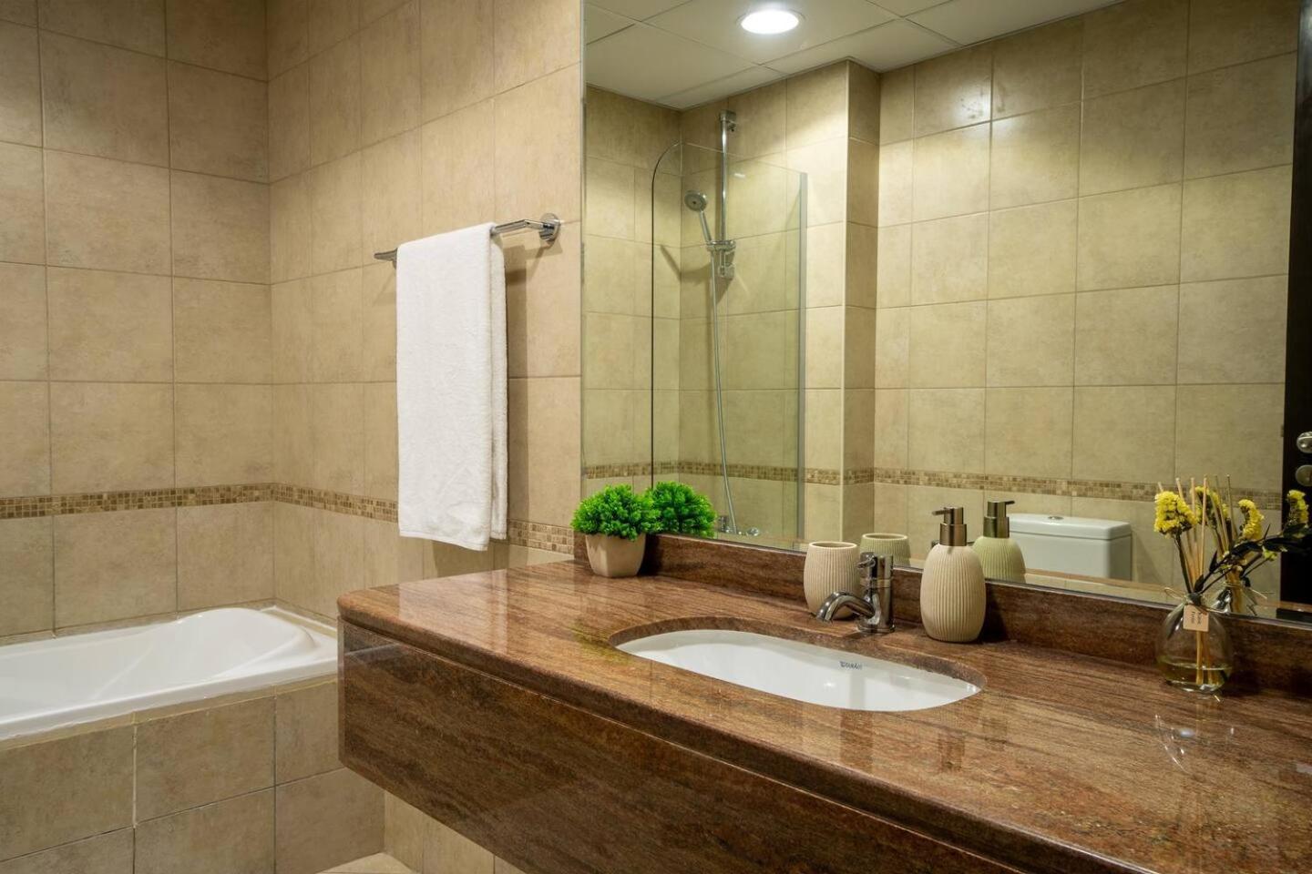 Vibrant One Bedroom In Jbr *