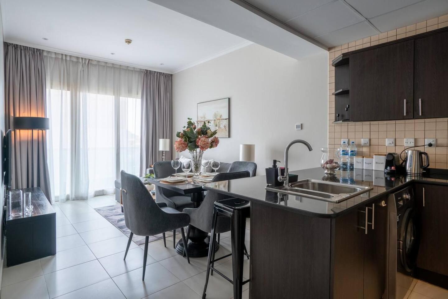 Vibrant One Bedroom In Jbr Apartment