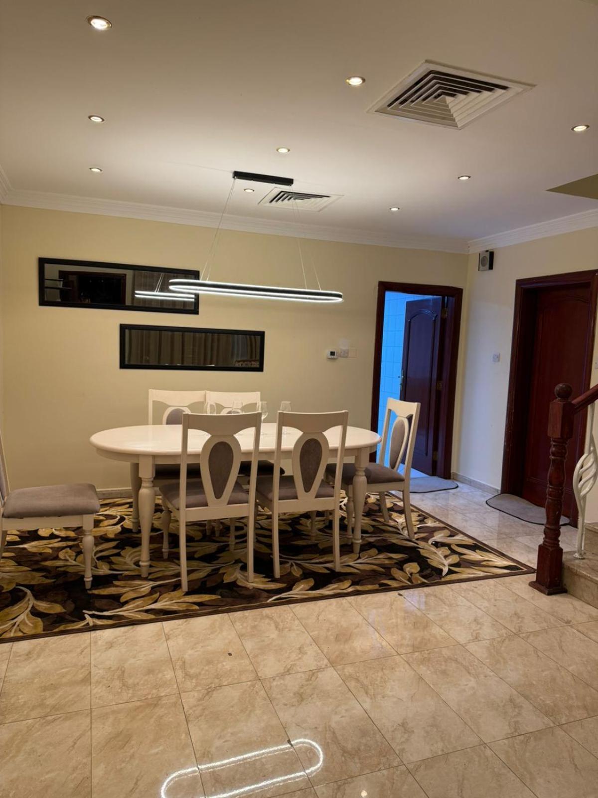 Villa Royal Line Dubai