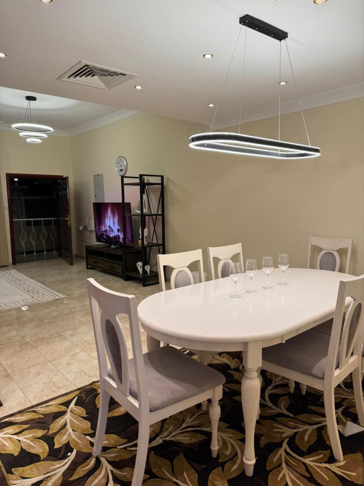 Villa Royal Line