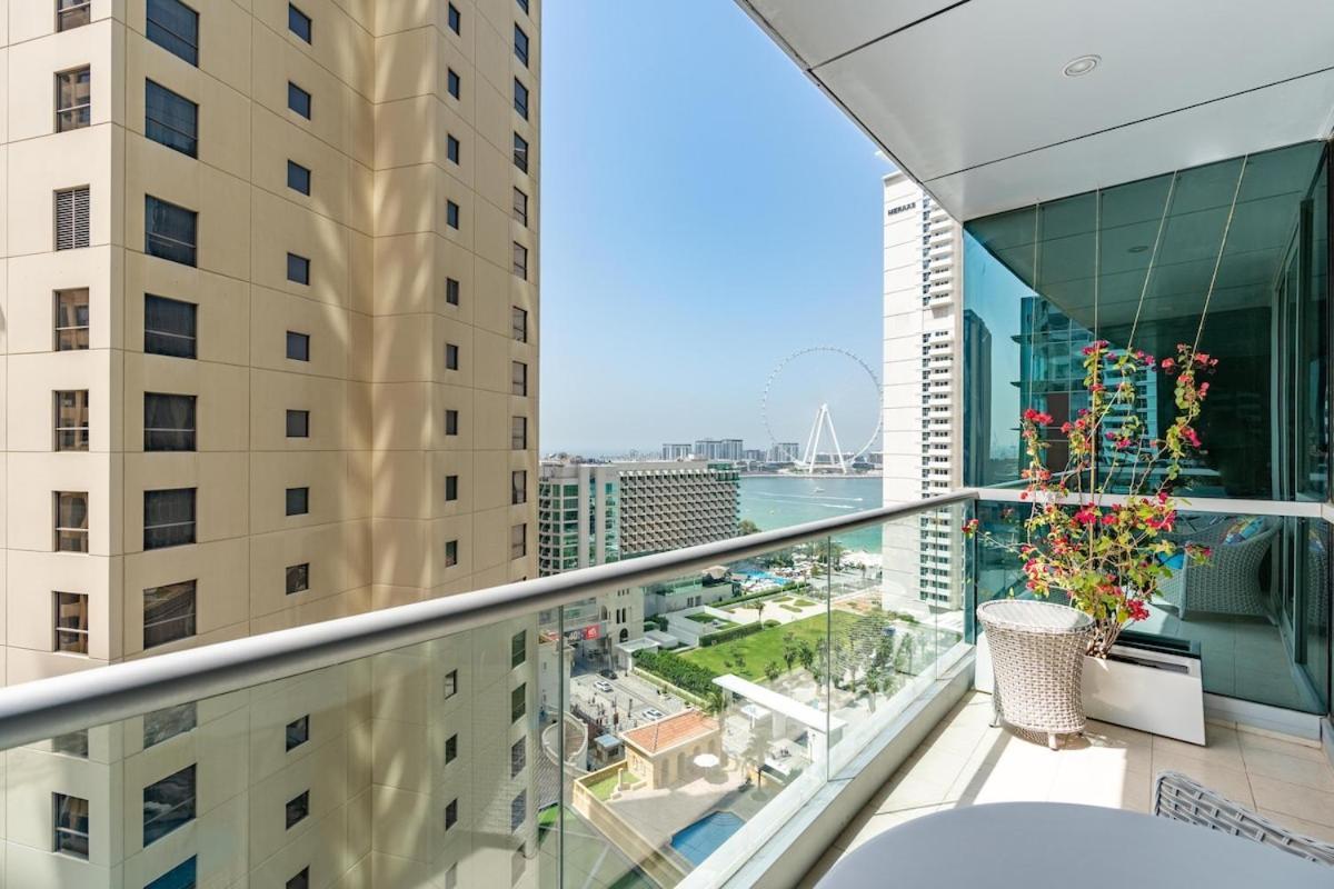 Stylish With Stunning View Dubai