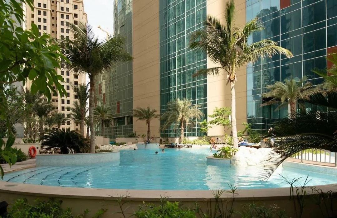 Stylish With Stunning View Apartment