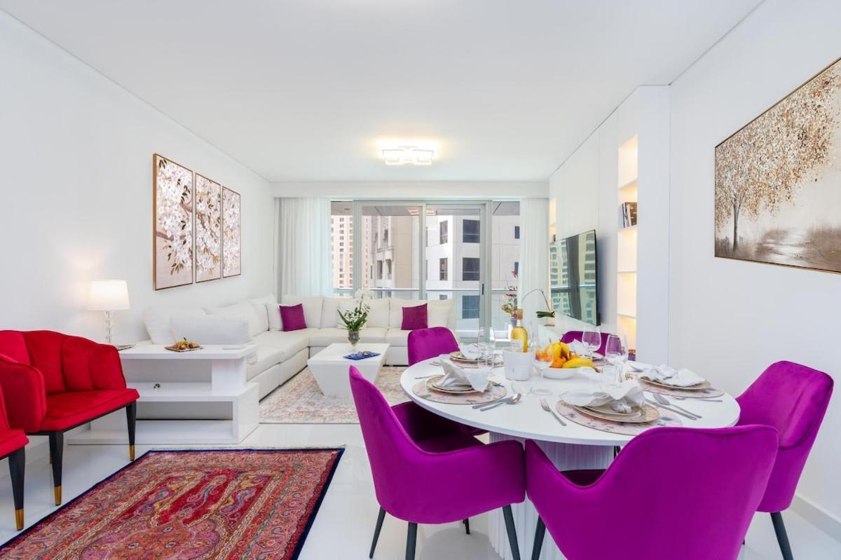 Stylish With Stunning View Dubai