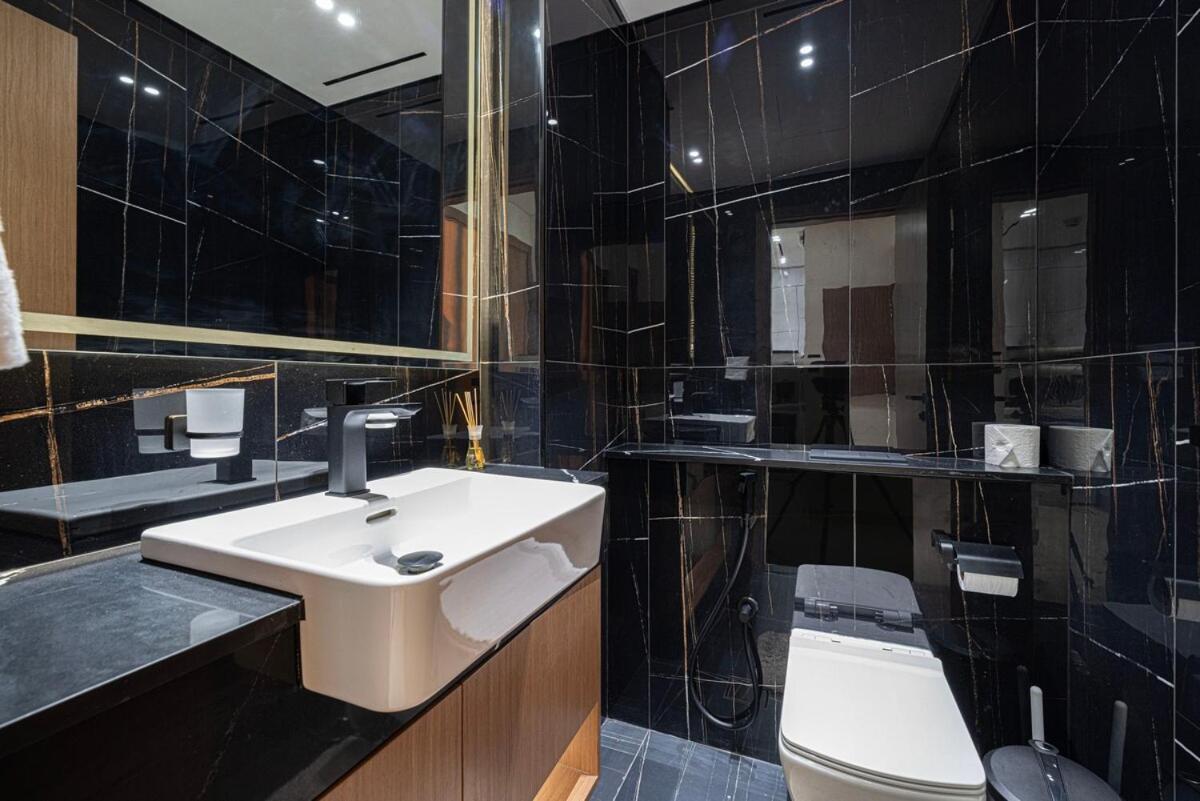 Apartment Brand New On Floor 1br W And Pool Dubai