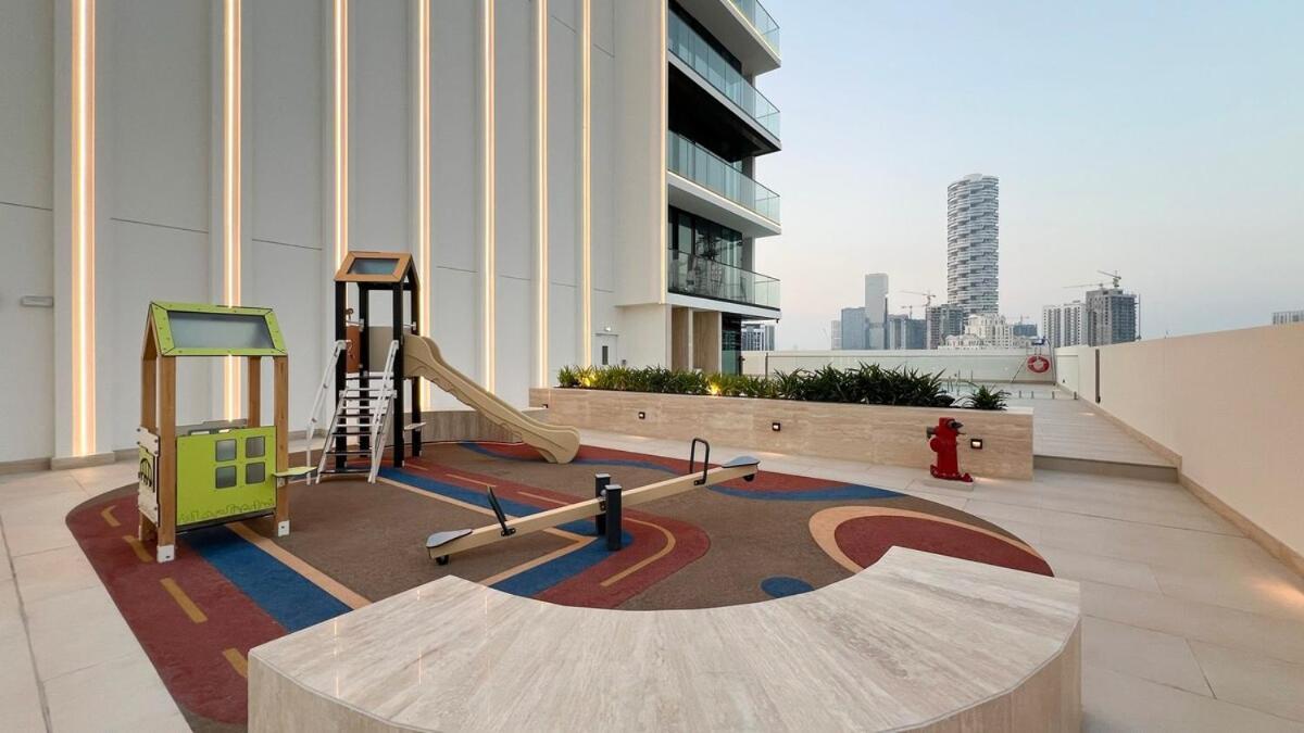 Brand New On Floor 1br W And Pool Apartment *