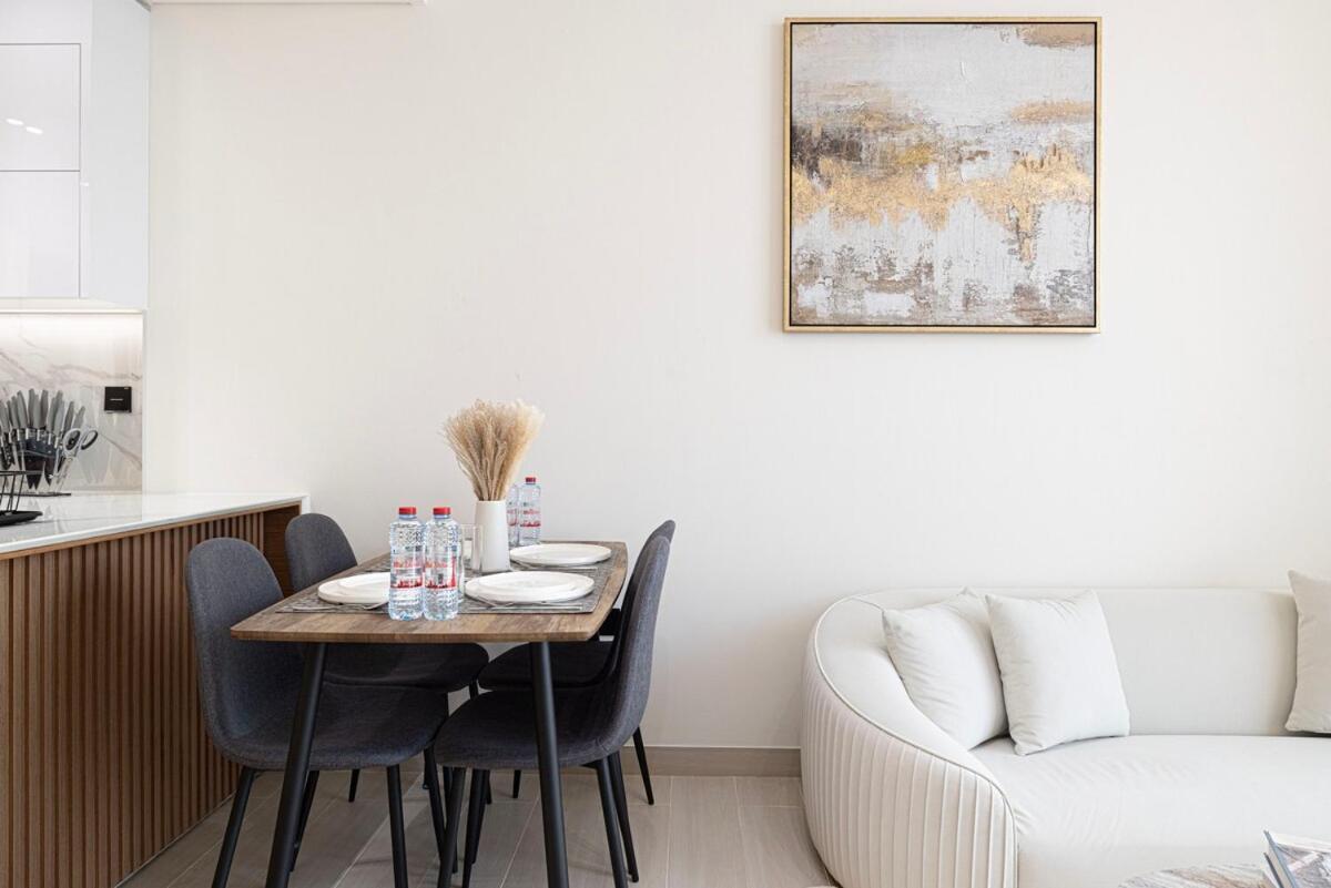 Brand New On Floor 1br W And Pool
