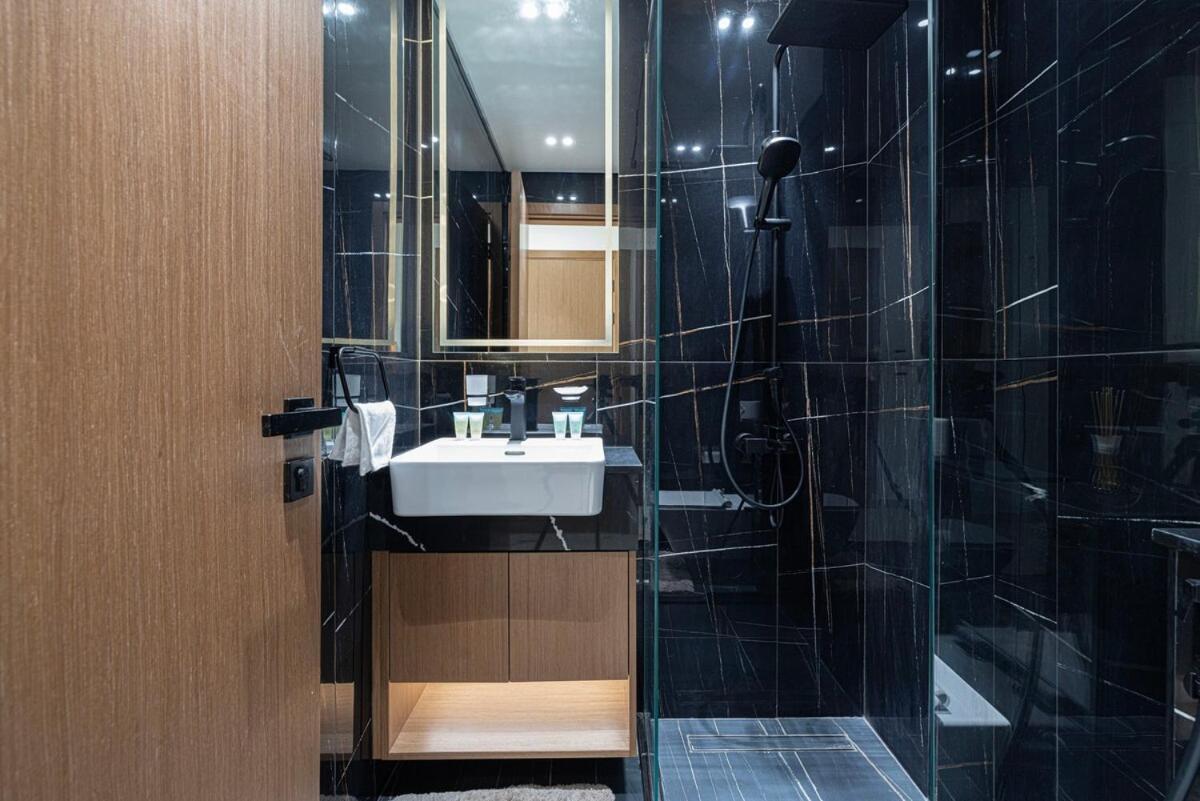 Brand New On Floor 1br W And Pool Apartment