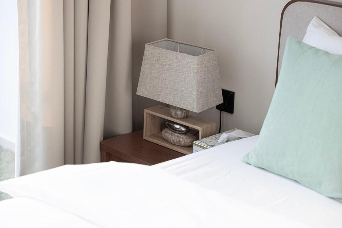 Brand New On Floor 1br W And Pool *
