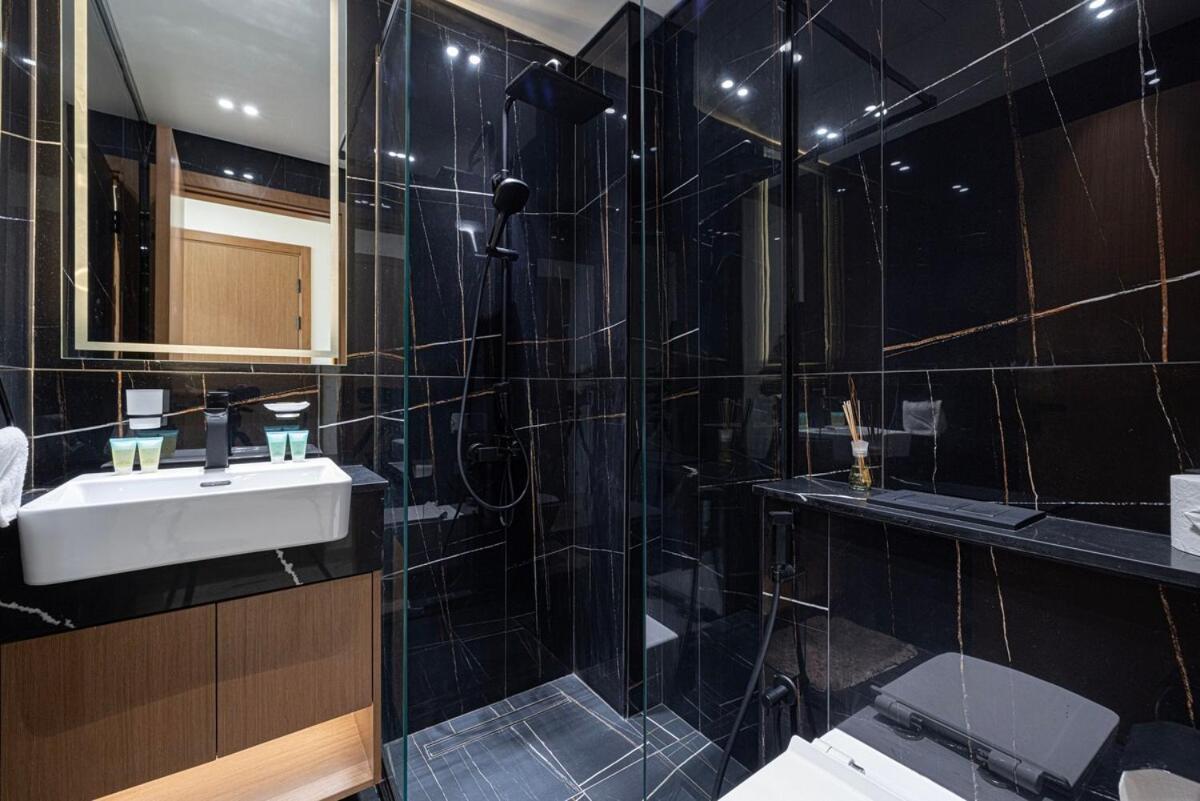 Brand New On Floor 1br W And Pool