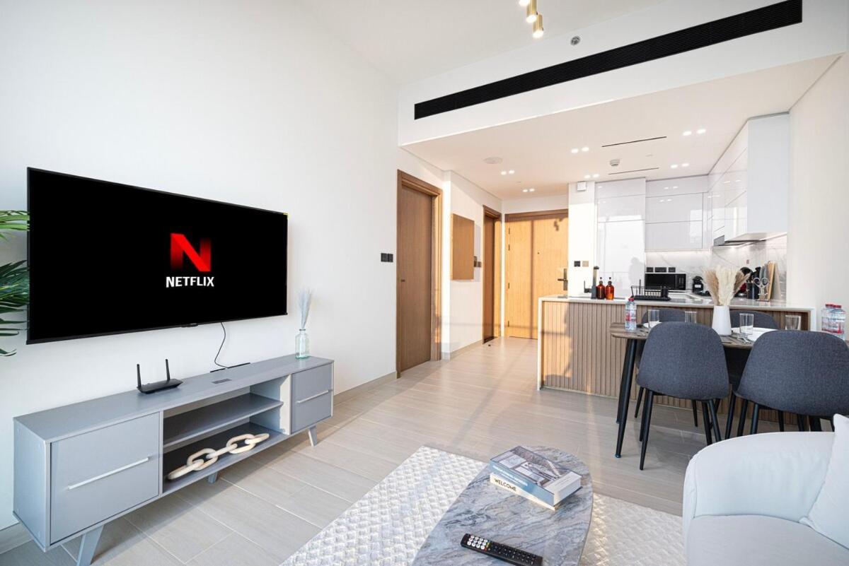 Brand New On Floor 1br W And Pool Apartment